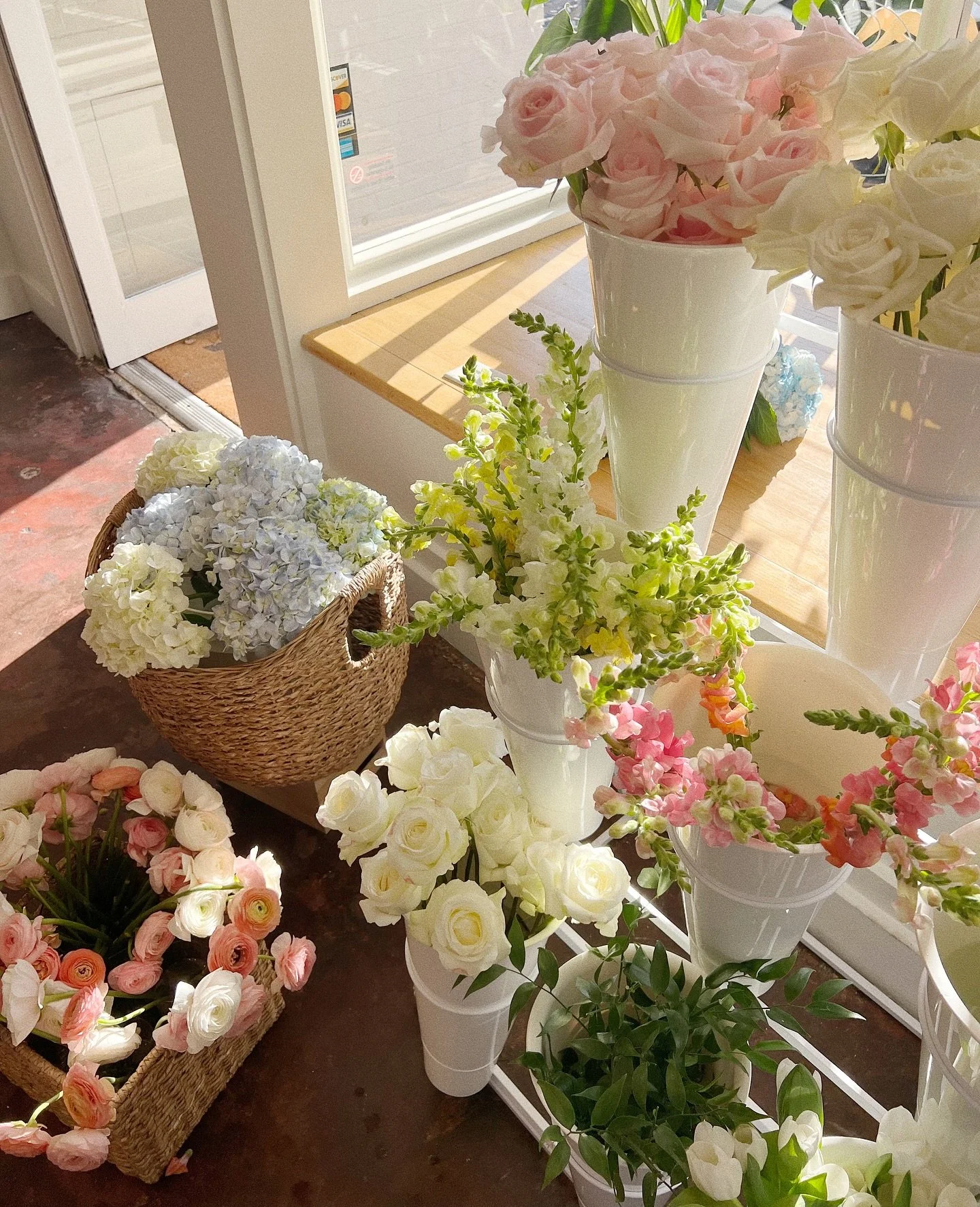 Our bouquet bar was full of laughter, petals, and the prettiest bouquets!! So thankful for everyone that showed up🩷