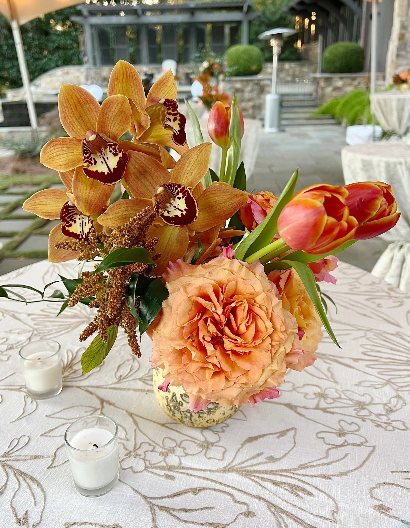 Florals for my mom&rsquo;s 60th&mdash;unique, joyful, and full of life, just like her! 

Linens: @favourlinens 
Florals: @infiore_florals 
Rentals: @quest_events @eventworksrentals 
Catering: @sweet_olive_eats 
Bar: J + F Bartending