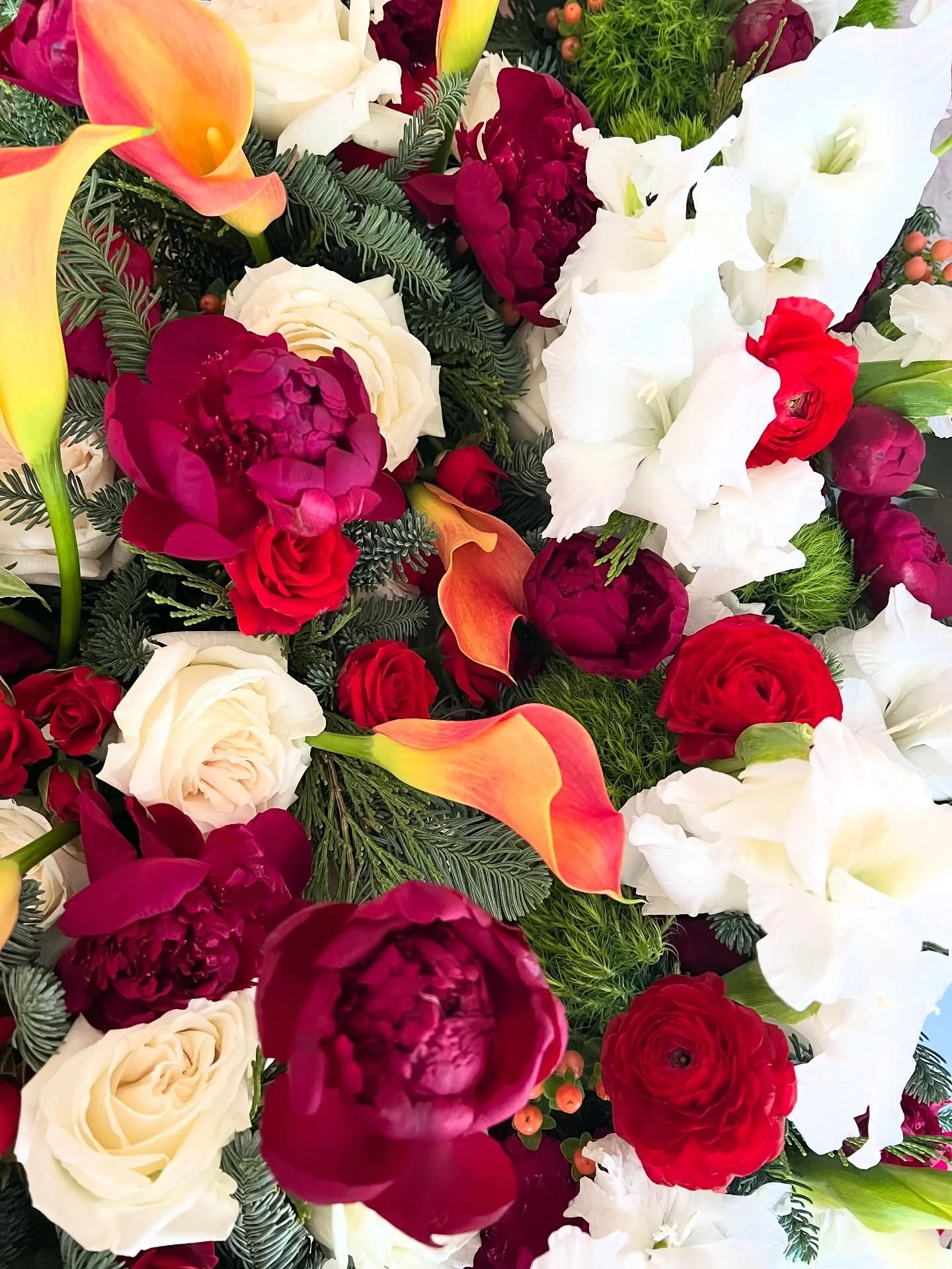 The studio is smelling like fresh cedar and feeling a little extra festive&hellip; In Fiore is officially in the holiday spirit!