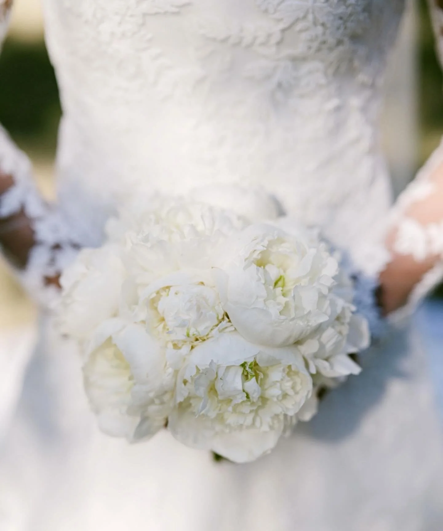 Happy Easter 🤍🤍🤍

The work of the Cross is complete! 

The grass withers, and the flowers fade. Victory in Christ from His resurrection gives us hope and assurance forever!