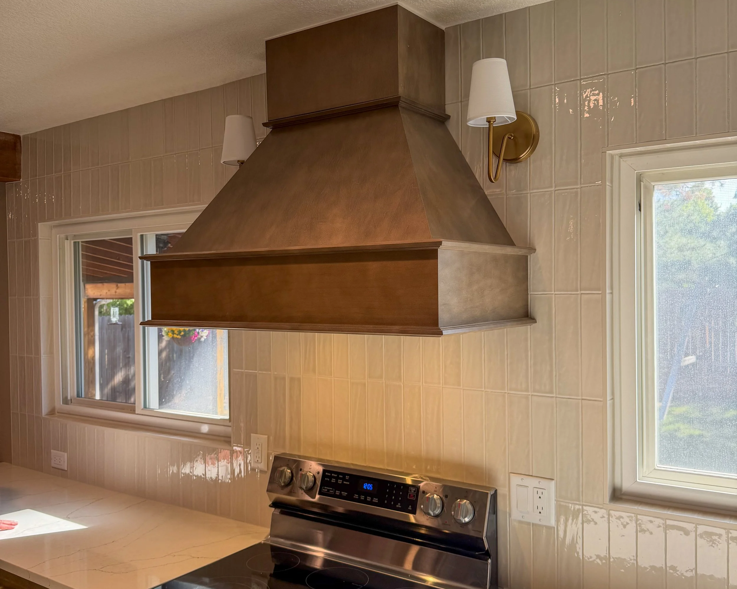 Luxury Transitional Kitchen Kitchen Remodel by Stellaris Build Co. project photo 3