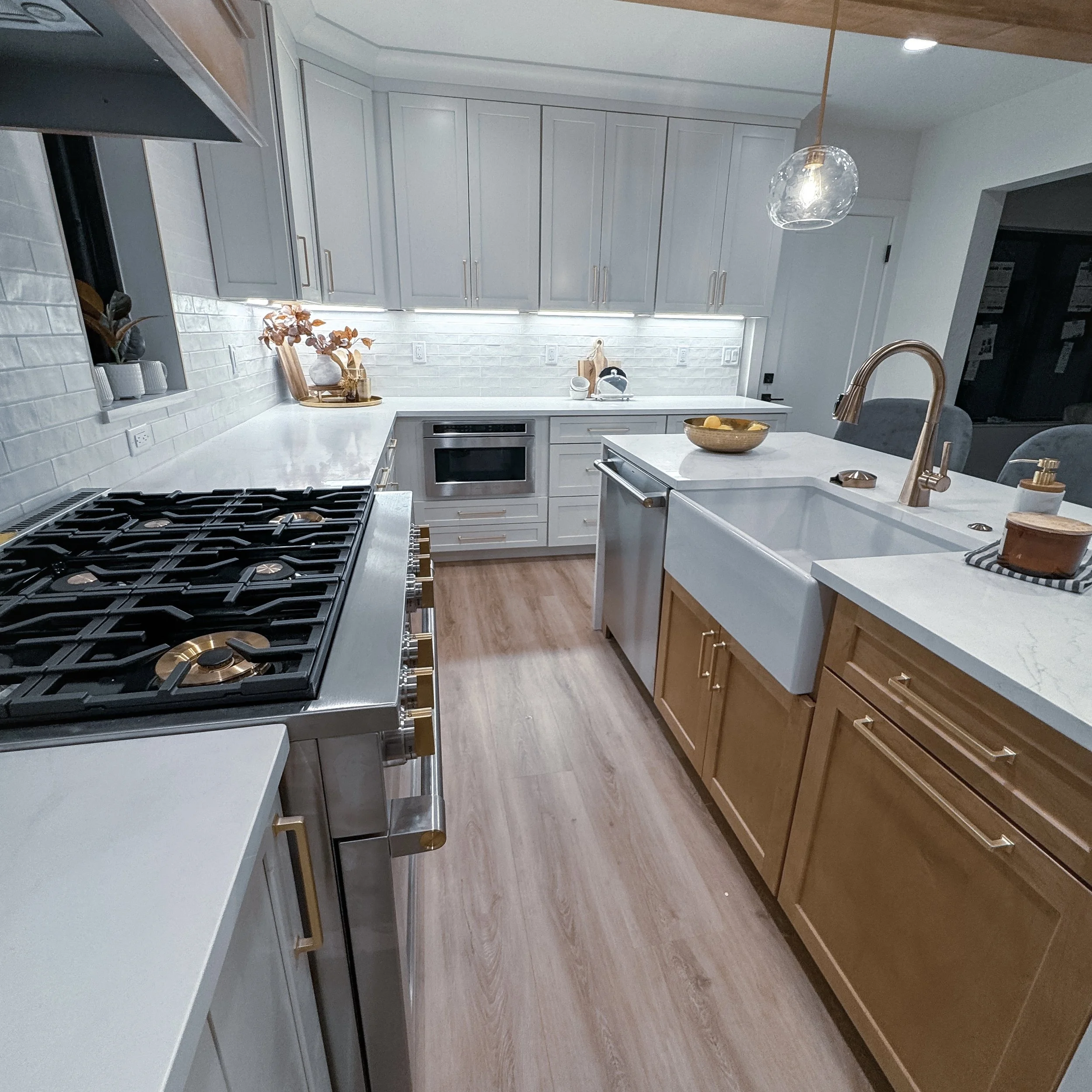 Luxury Transitional Kitchen Kitchen Remodel by Stellaris Build Co. project photo 2
