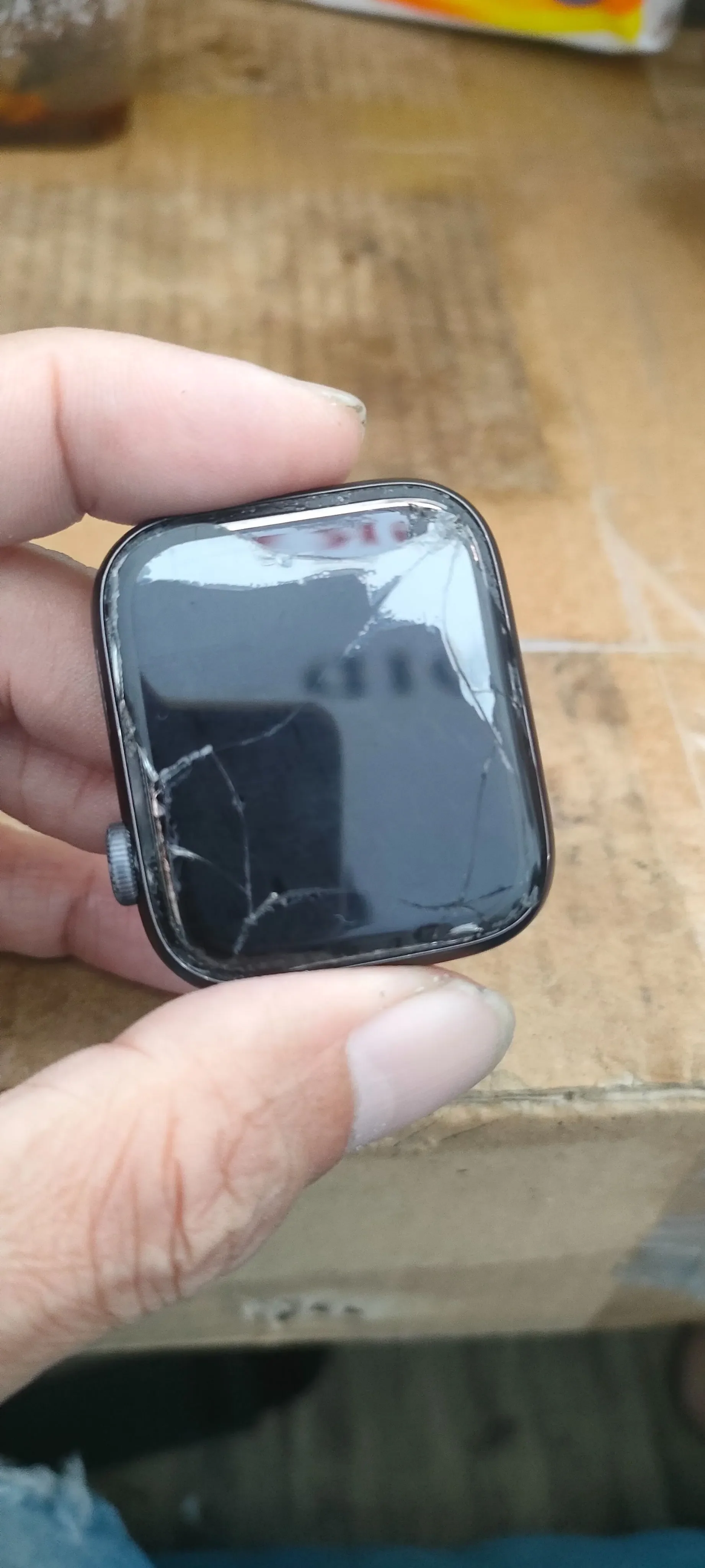 Cracked iWatch Glass Touchscreen