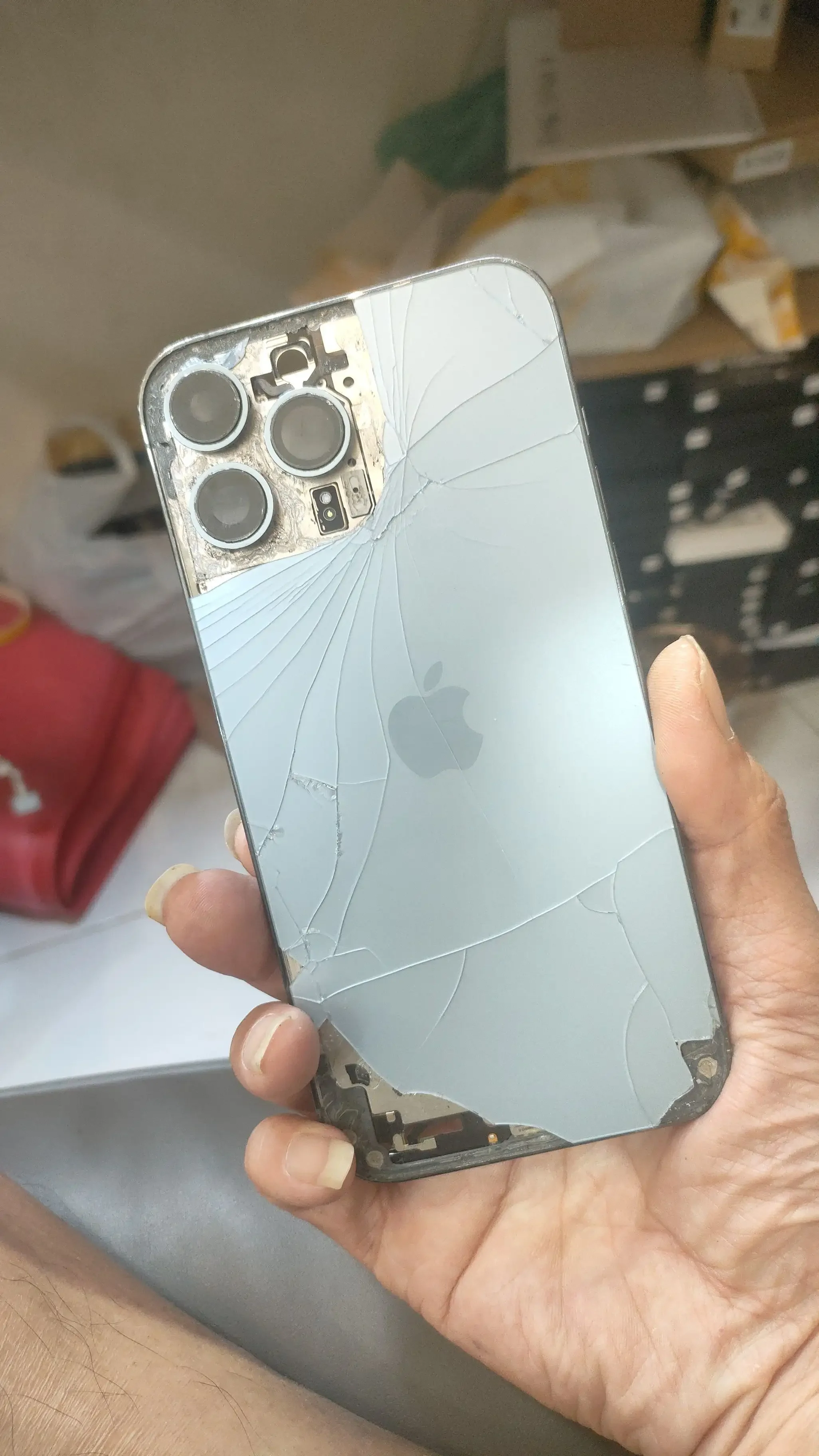 iPhone cracked backdoor backglass 