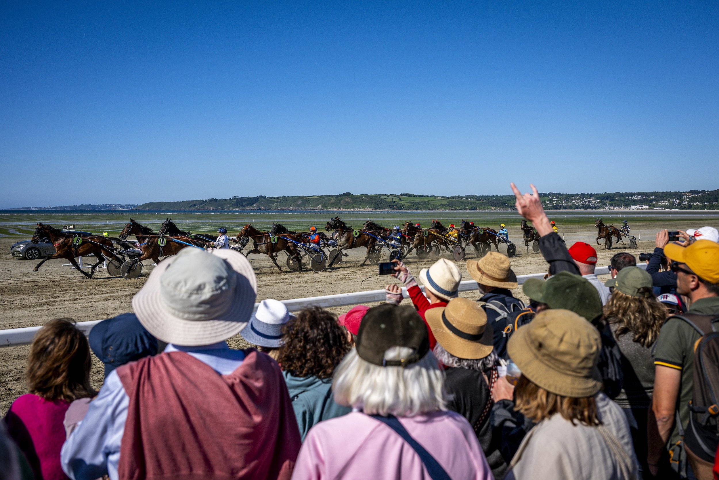 Courses hippiques Saint-Efflam. Hippodrome marin Plestin-les-Grèves. Côtes d'Armor.