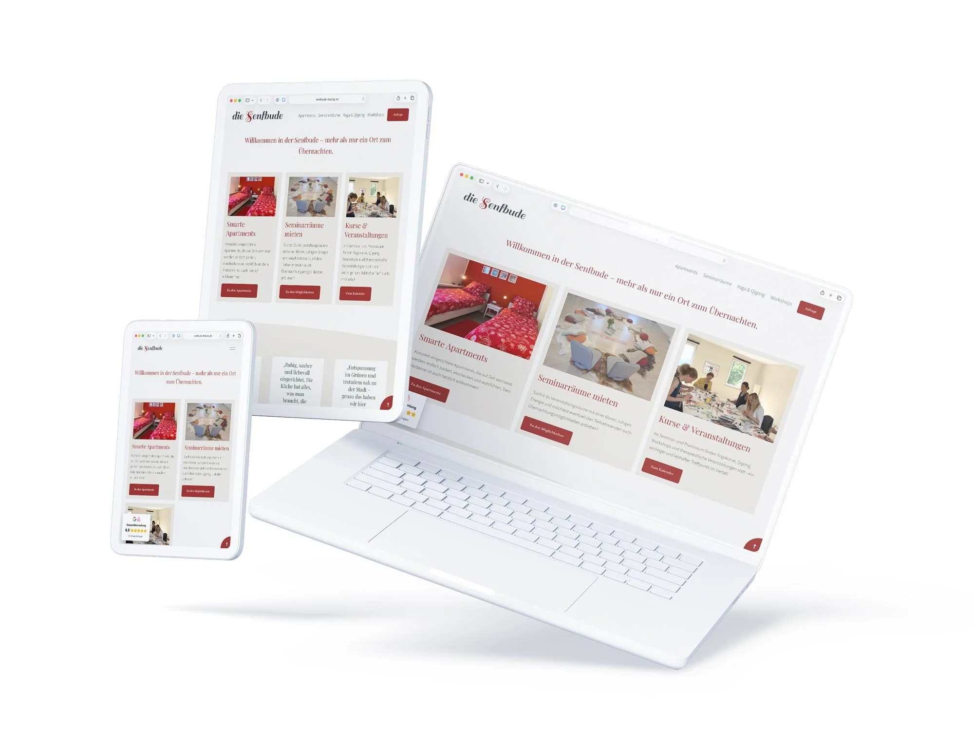 Das responsive Design von senfbude-leipzig.de auf drei Geräten: einem iPhone, einem Tablet und einem weißen Laptop. Die Displays zeigen das harmonische Zusammenspiel aus hellen Raumaufnahmen und strukturierten Detailinfos zu den Ferienapartments.