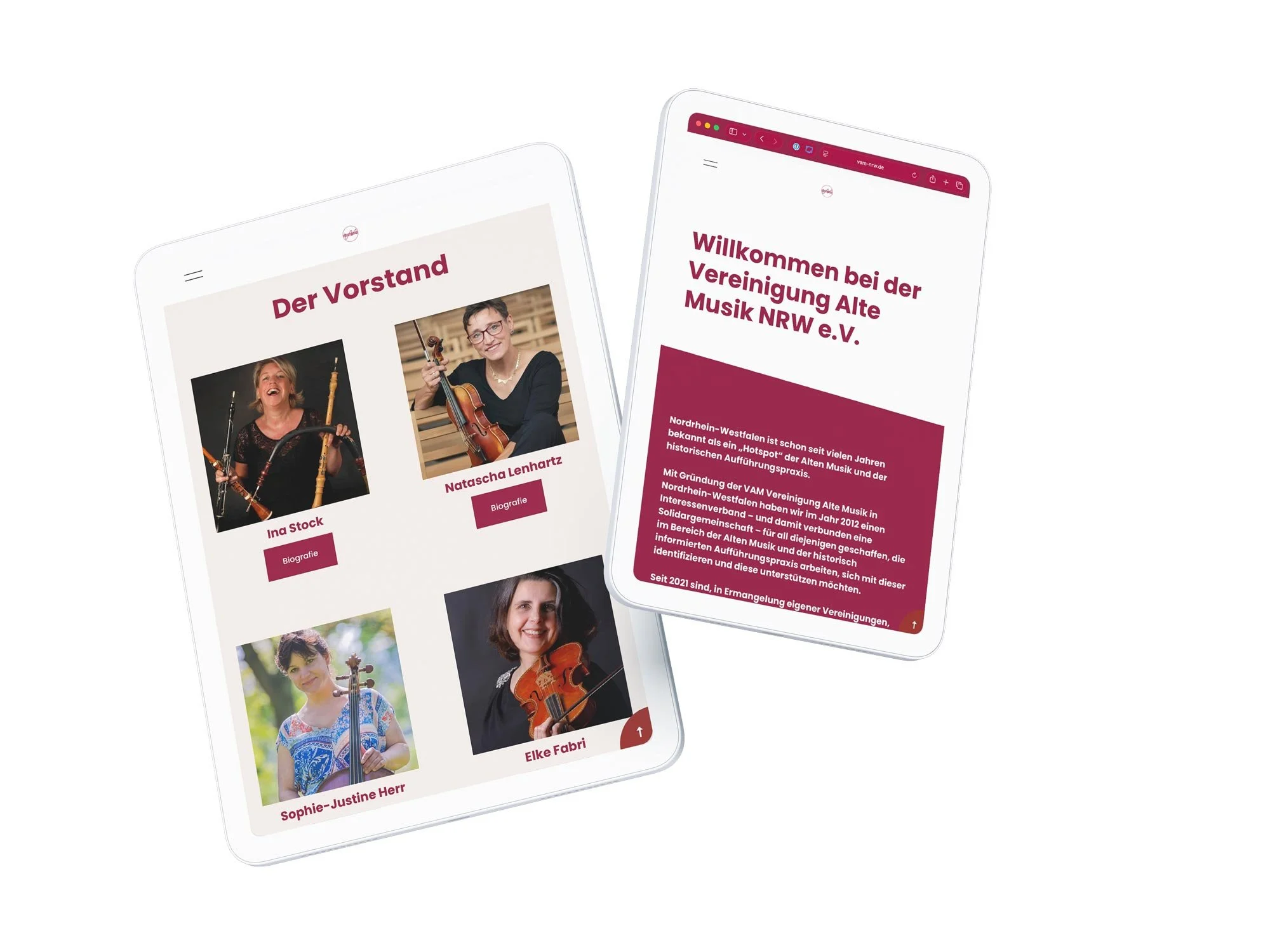 Zwei hochkant ausgerichtete Tablets präsentieren die Vereinsstrukturen der Vereinigung Alte Musik NRW. Links die Porträts des Vorstands in einem sauberen Raster, rechts die einladende bordeauxrote Startseite mit klarem Willkommenstext.