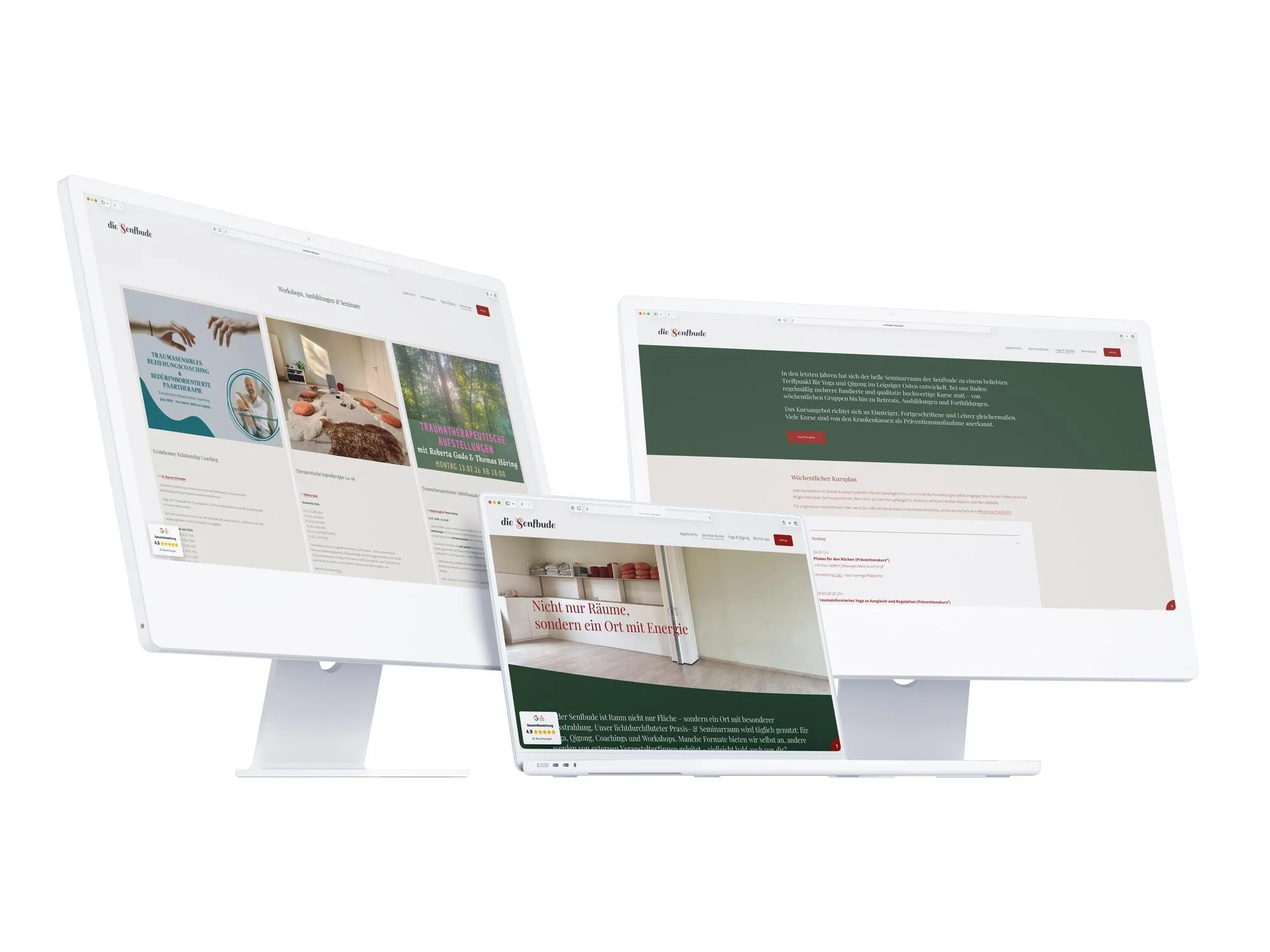 Professionelles Desktop-Webdesign für das Leipziger Projekt „Die Senfbude“ auf zwei weißen Monitoren und einem aufgeklappten Laptop. Das großzügige, unaufgeregte Layout balanciert visuelle Offenheit mit funktionaler Übersicht.