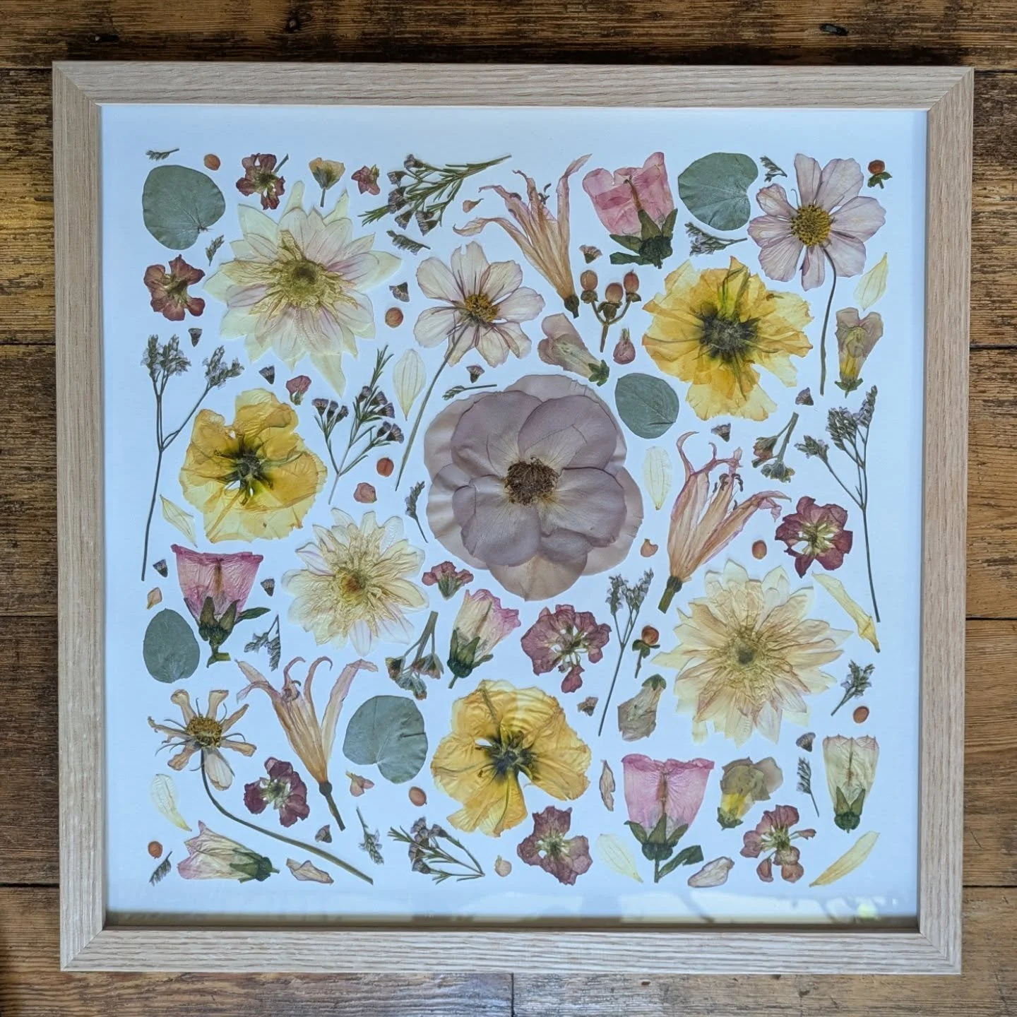 Laura's beautiful flowers from her late September wedding. I love a Collage style and these beauties look stunning in a classic Oak, 16 x 16 inch frame.
