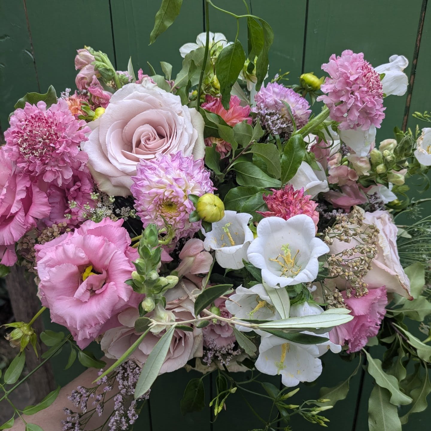 How gorgeous are these 4 beauties? It's been a busy week, catching up after a lovely week away in Wales. I'm looking forward to starting to work on some layouts for the July bouquets. With the long school holidays coinciding with peak wedding season,