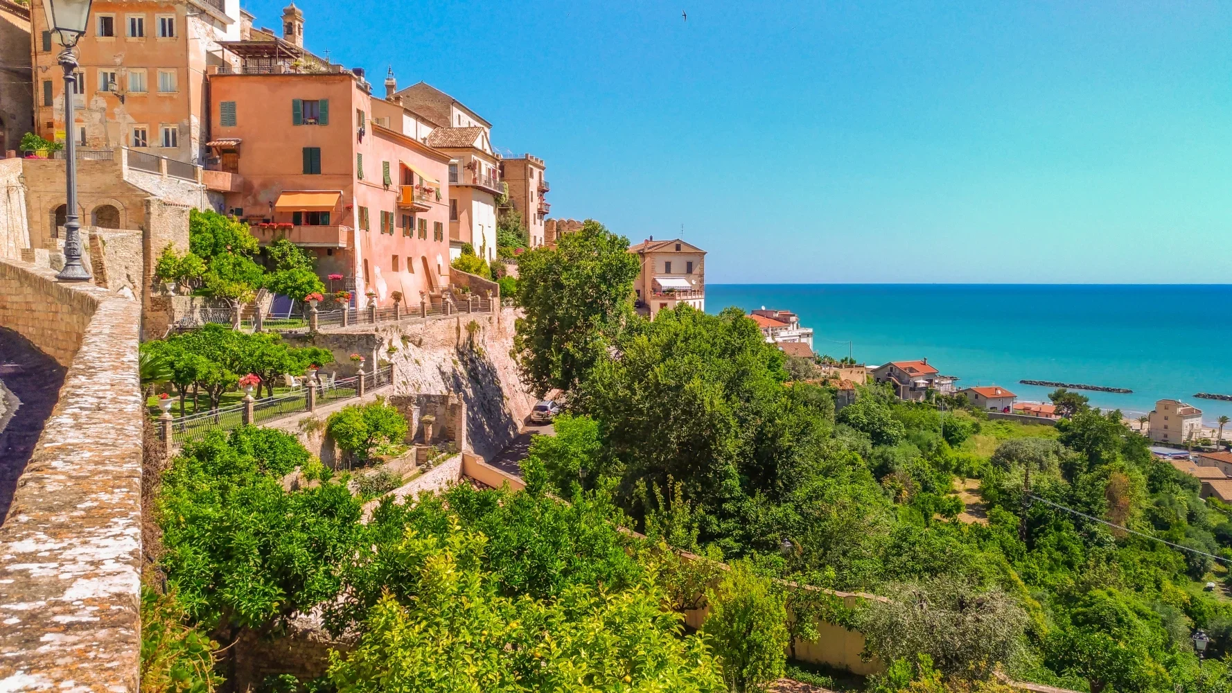 marche-3866-1-2.jpg.webp
