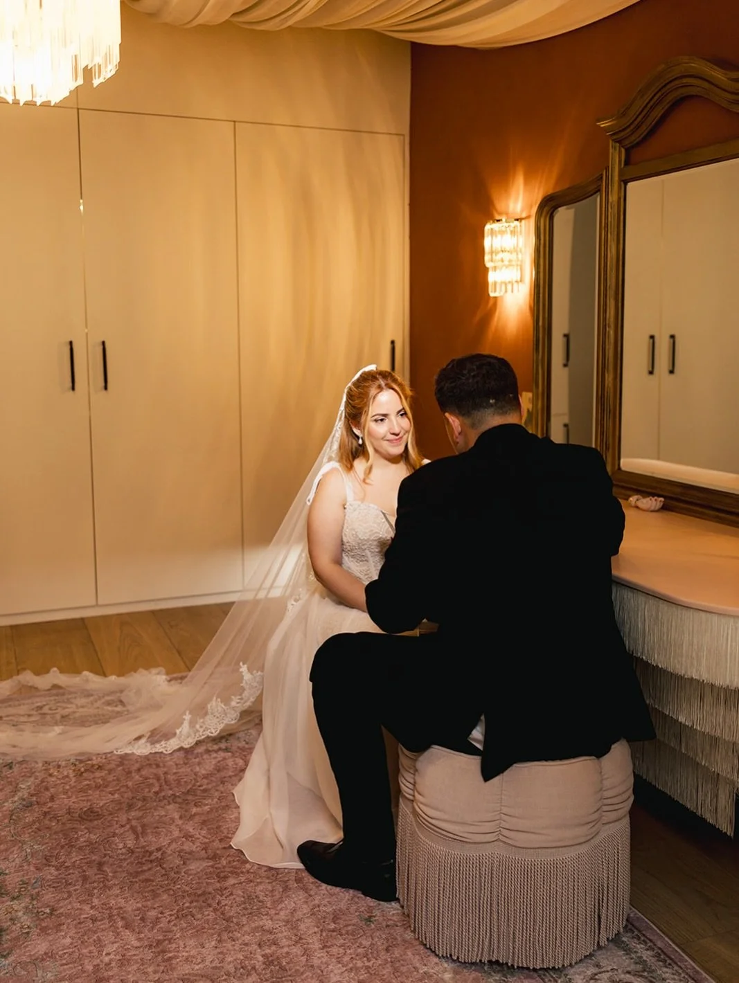 M + A&rsquo;s love story started back in middle school 💌

They originally planned on a courthouse elopement but wanted something that felt a little more personal and romantic, surrounded by their closest family. 

If you&rsquo;re thinking about head