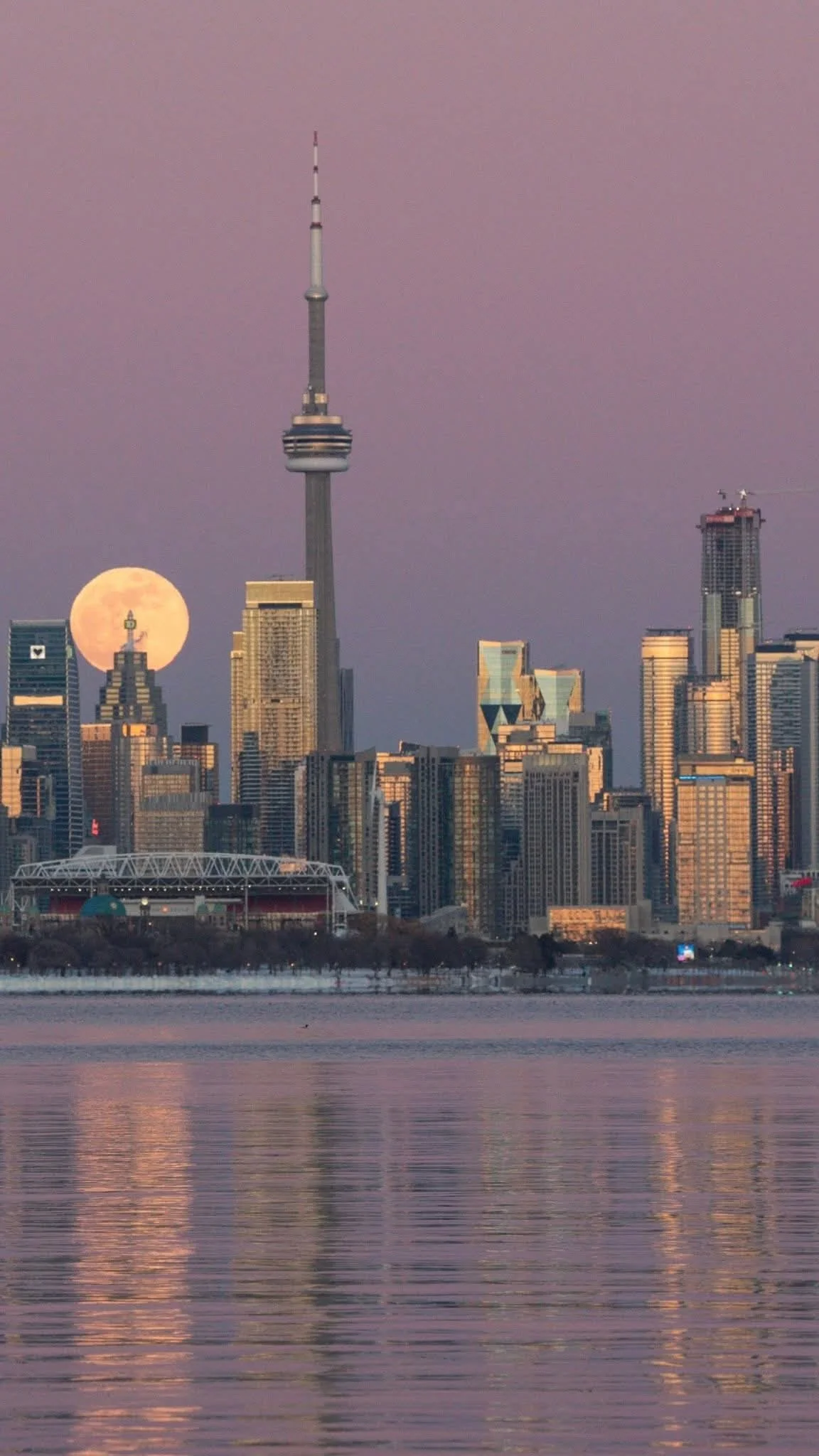 toronto skyline at sunset with the moon