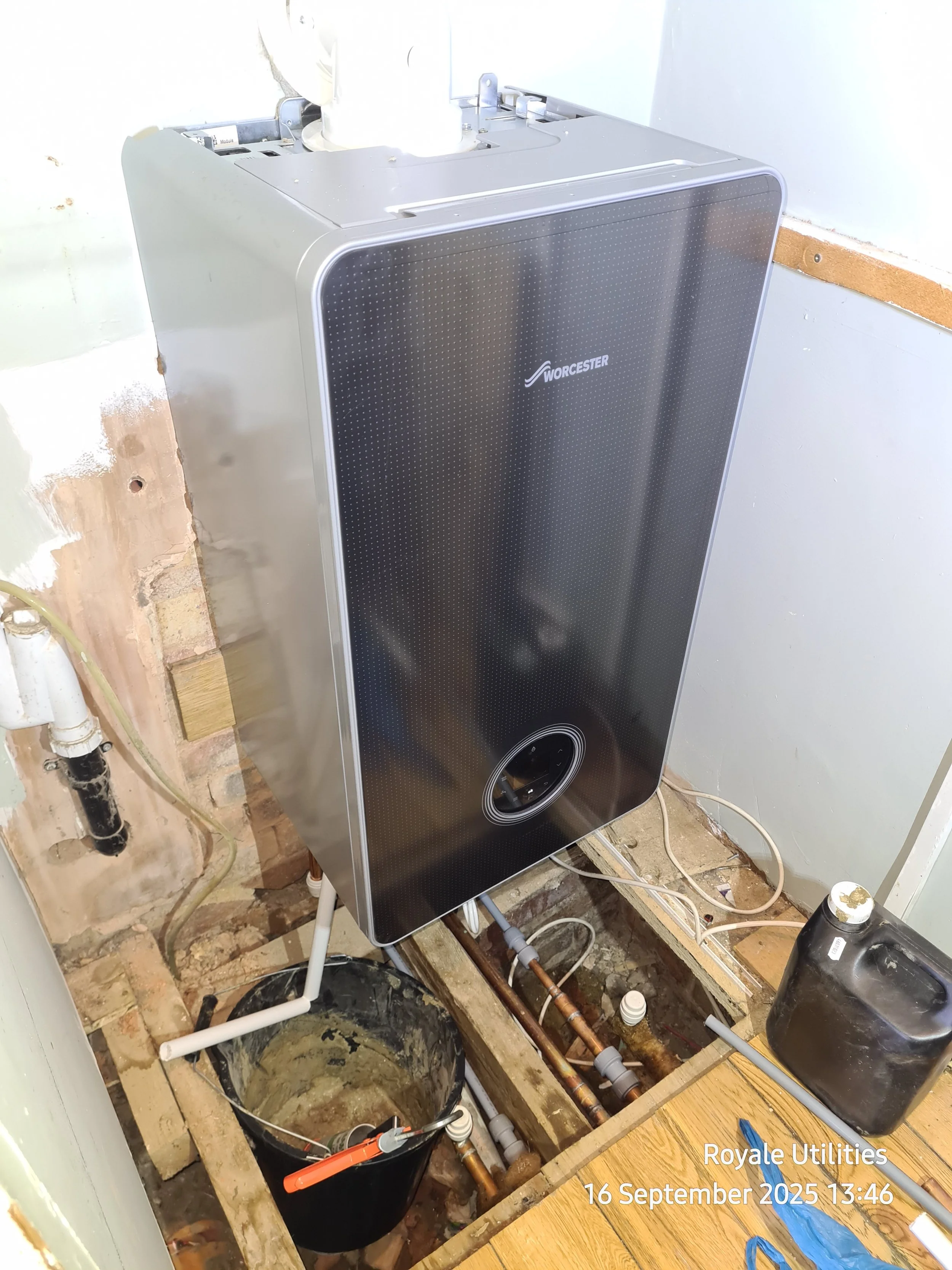 Worcester combi boiler replacement by Royale Utilities Gas Engineers & Plumbing Repairs