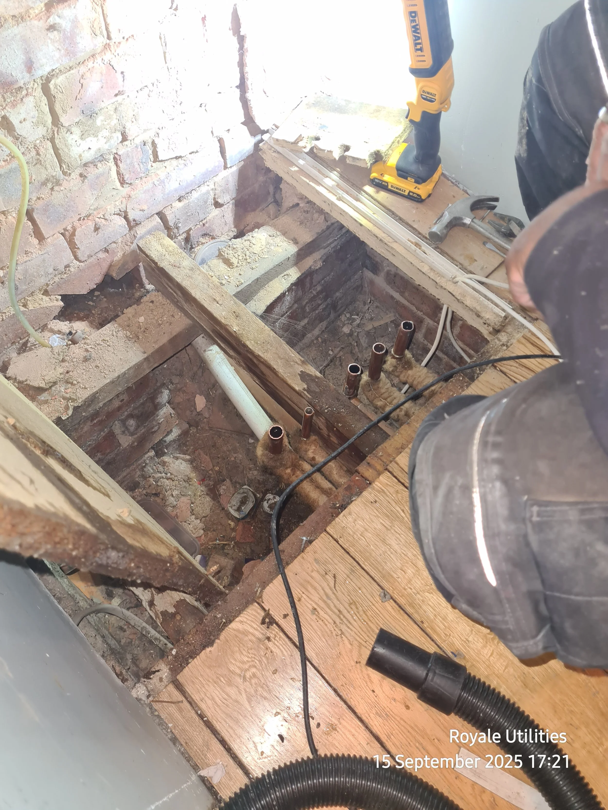 Worcester combi boiler replacement by Royale Utilities Gas Engineers & Plumbing Repairs Services 