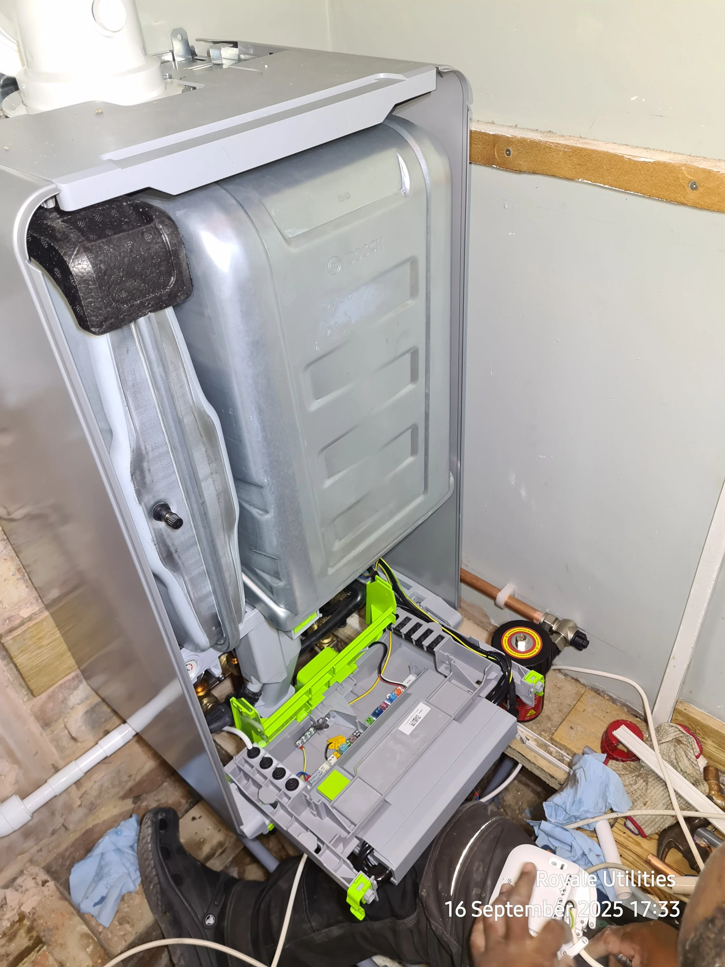 Worcester combi boiler replaced by Royale Utilities gas engineer & plumbing repairs service 