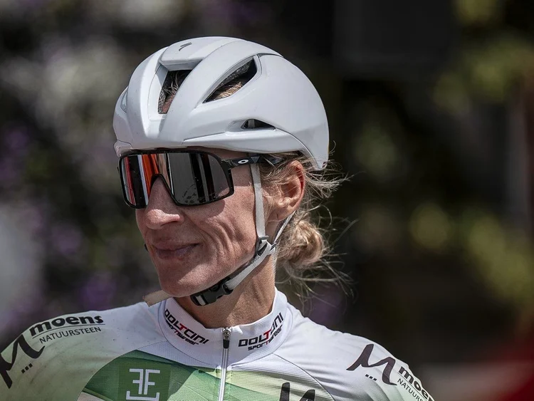 Dana Rožlapa in her Keukens Redant kit after a race