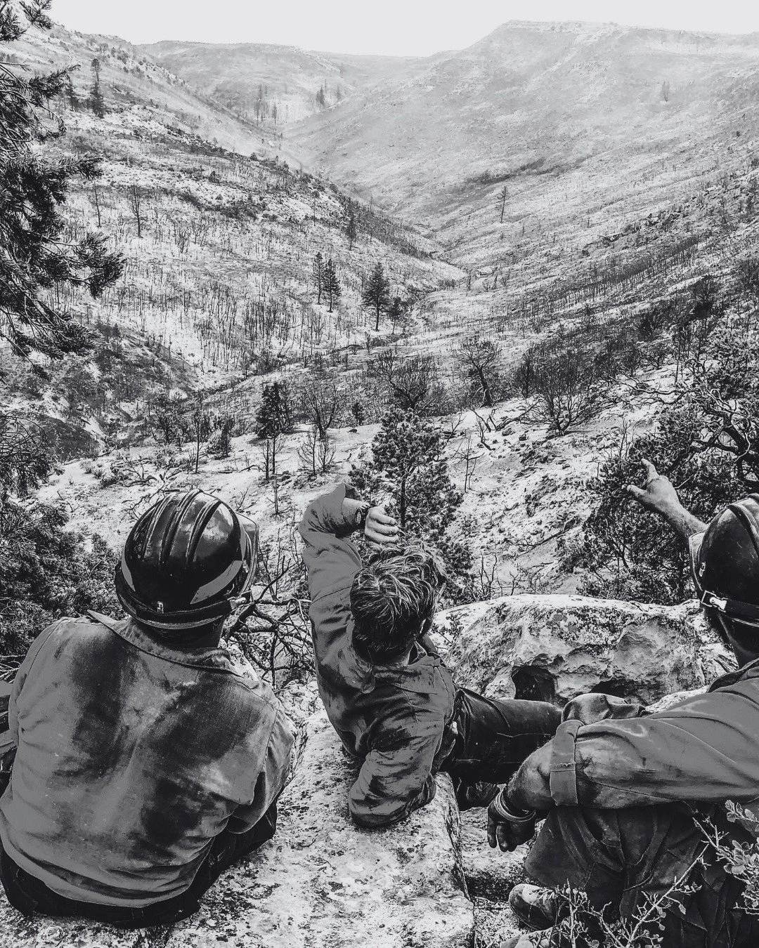 Kicking back. 

Happy Holidays from your friends at Grassroots Wildland Firefighters

📷: National Interagency Fire Center Contributors 
#grassroots #nothingaboutuswithoutus #dyingbreed #fire #firefighters #firefighting #wildfire #wildlandfire #wildl