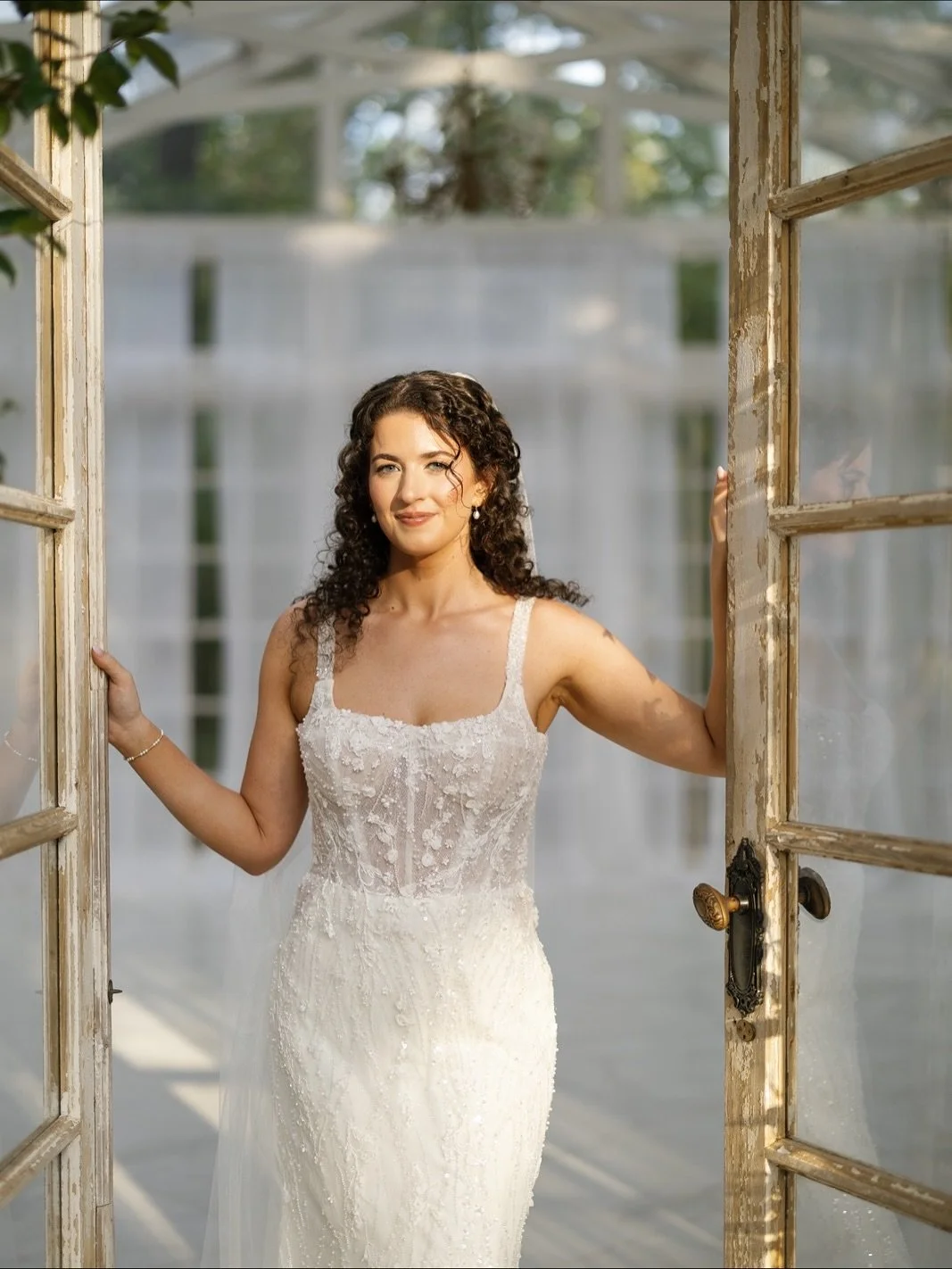 Swooning over these bridal portraits from Kaitlyn&rsquo;s wedding! 

Brides - we now have a bridal package! 

This package includes: 
- 3 mobile spray tans (for all your wedding events) 
- exfoliating mitt (to ensure the BEST prep possible) 
- tan ex
