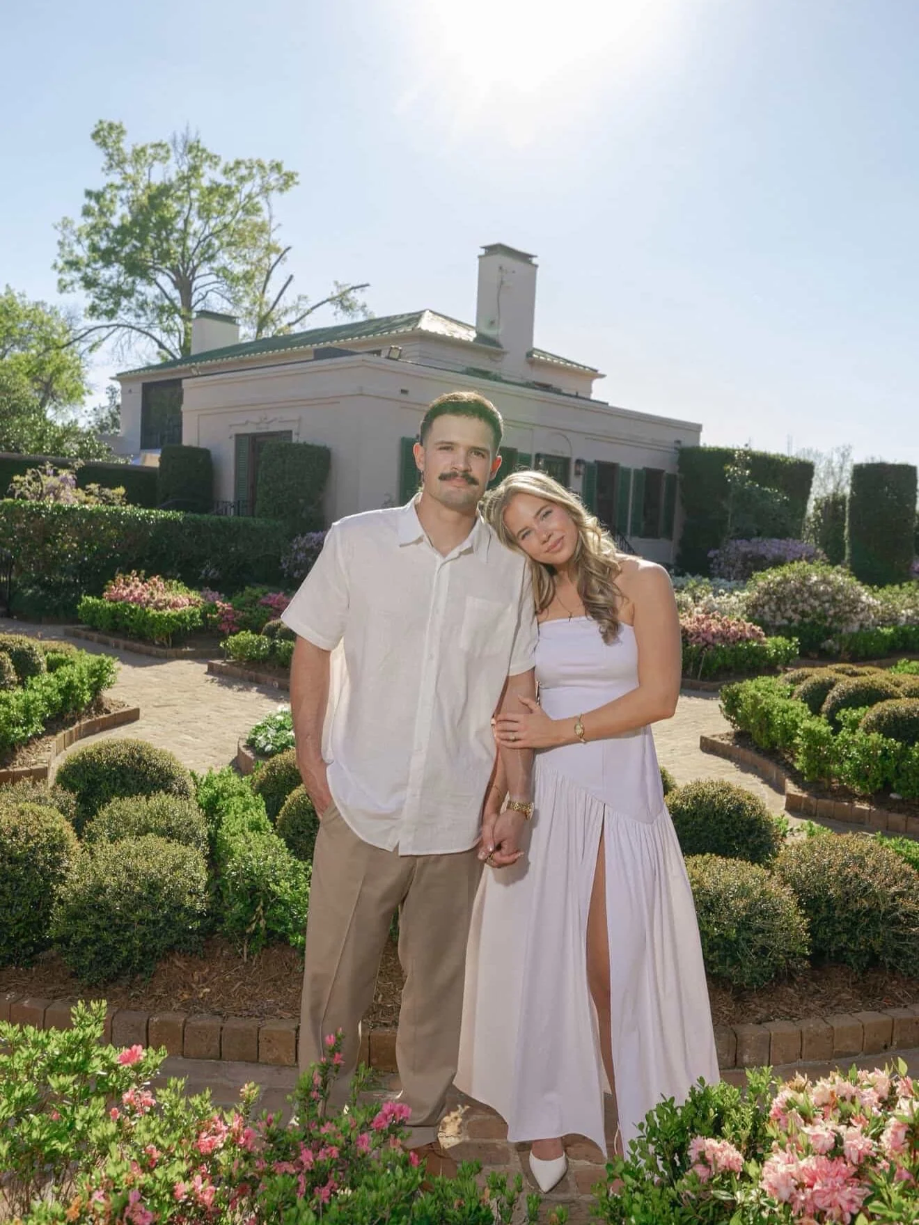 Engagement photos with a natural glow! 😍🤍💍