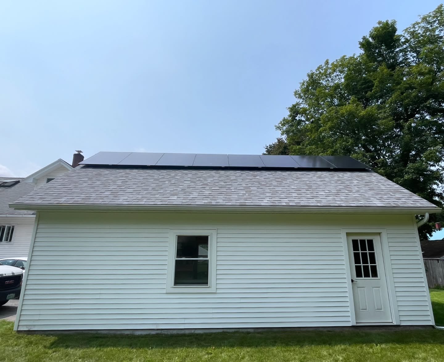 Solar arrays are not one size fits all. Check out this smaller 3.68kW system.
.
.
.
#solar #solarpanels #solarsystem #greenmountainstate #vermont #solarpanels #solarenergy #renewableenergy #energyindependence #energyresillience #cleanenergy #greenene