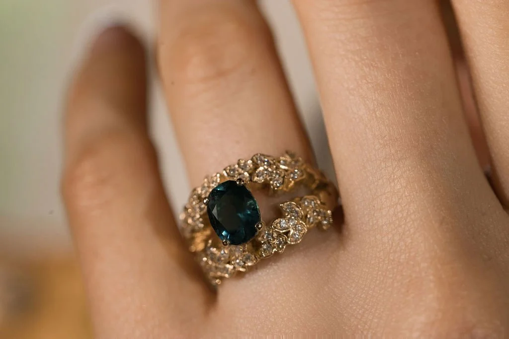 gros paln sur une bague de la maison O Marès