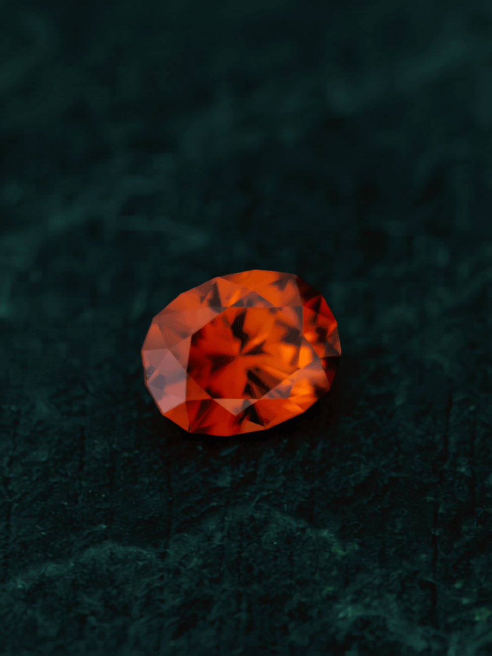 Un diamant orange brillant posé sur une surface sombre.