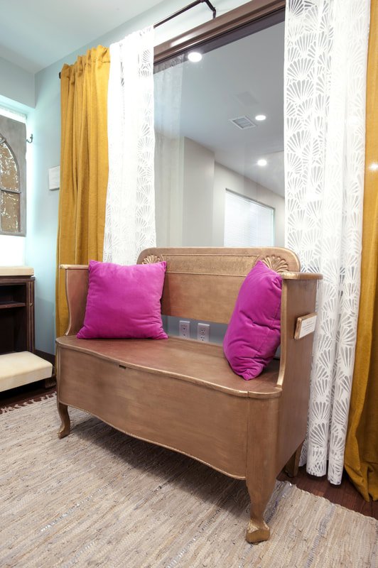 Kansas City Mercy & Truth clinic prayer room featuring large Jesus on throne artwork inviting bold faith and hope.