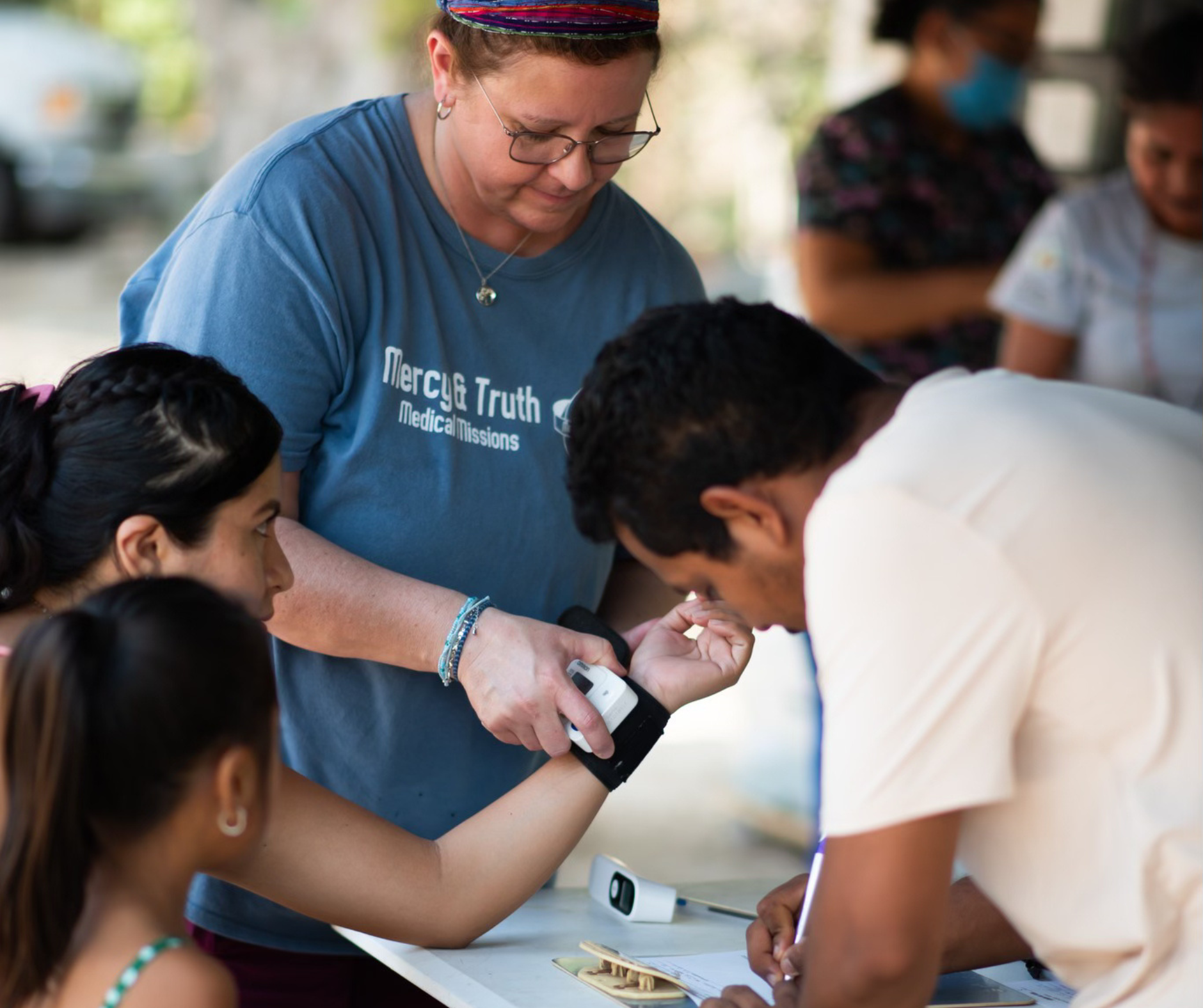 A Mercy & Truth Medical Missions staff member in Oaxaca, Mexico provides healthcare education and Life-Changing Care to children, supporting underserved communities.