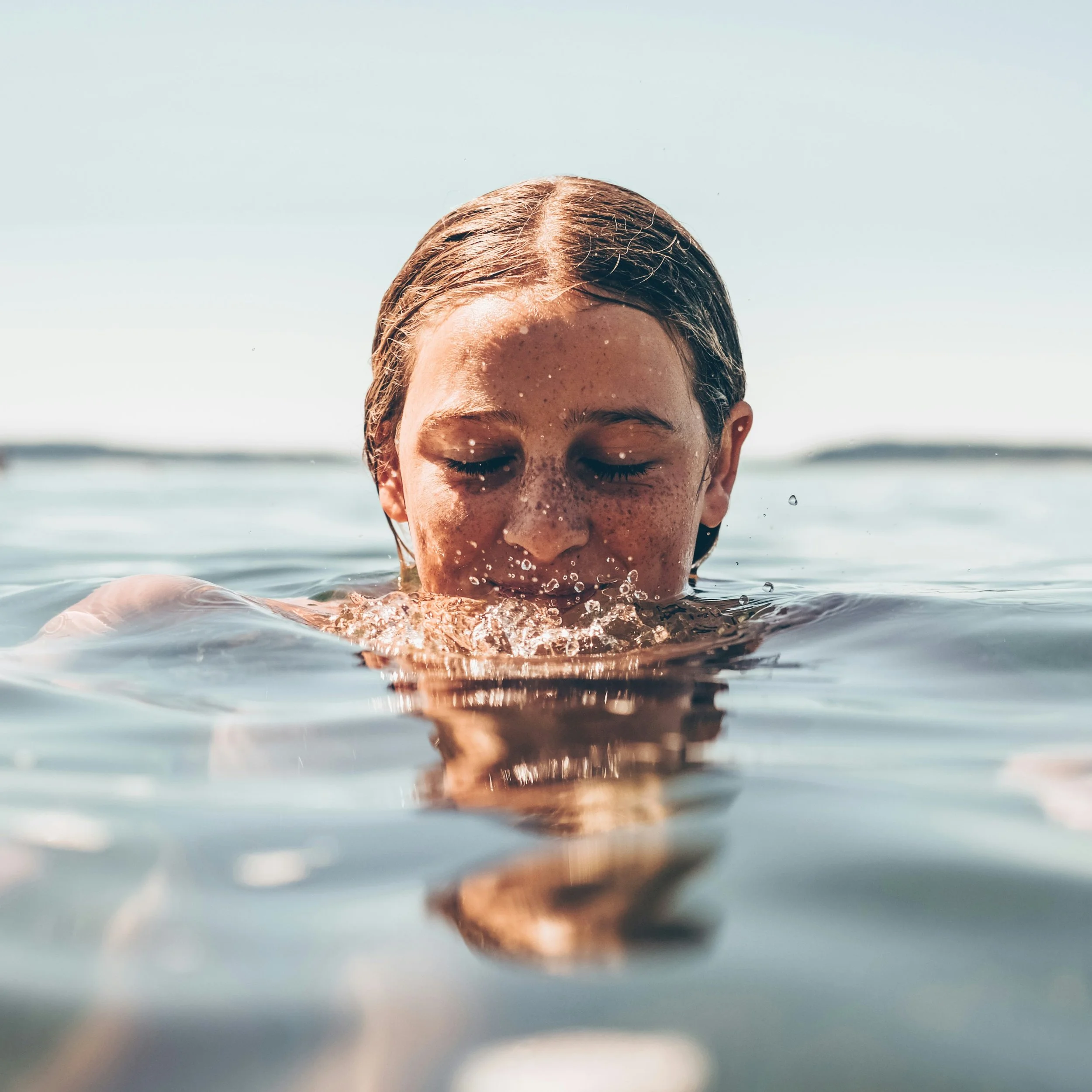 Have you ever caught a scent, a sound, a fleeting sensation - and suddenly you're 𝘵𝘩𝘦𝘳𝘦 again? The smell of suntan lotion of on salty skin, a lick of an ice cream, the opening bars of a favourite old song, sunlight dancing on the ocean on a hot 