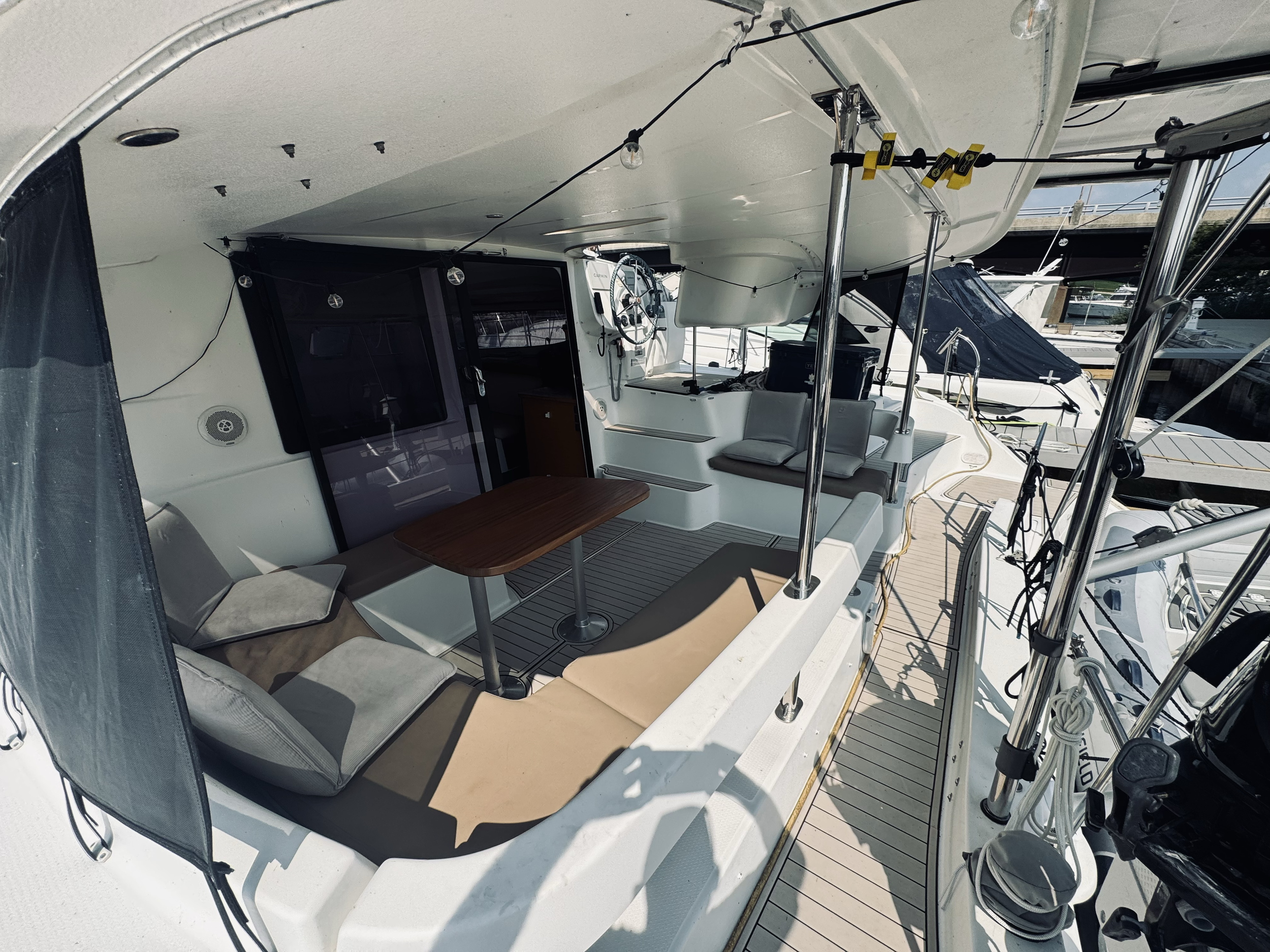 Comfortable seating aft 