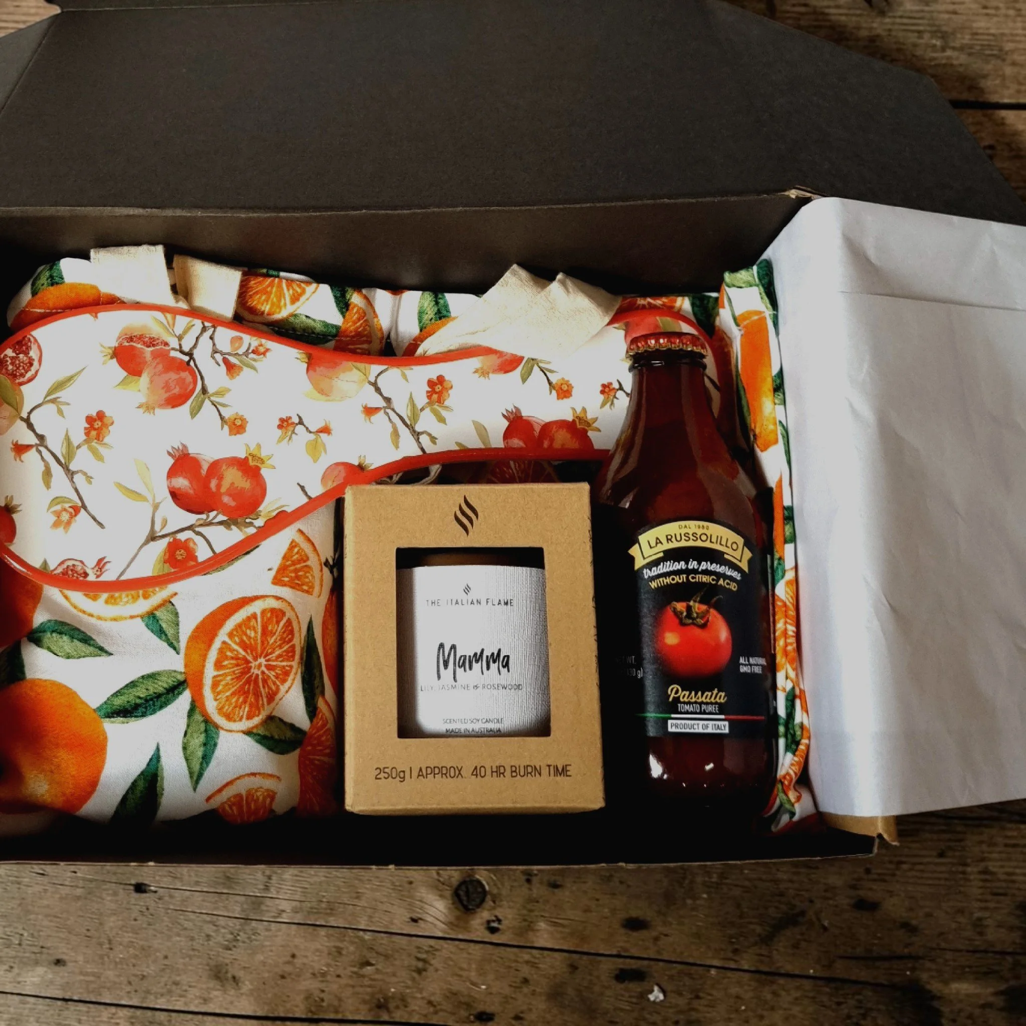 Mamma - Displayed boxed.jpg