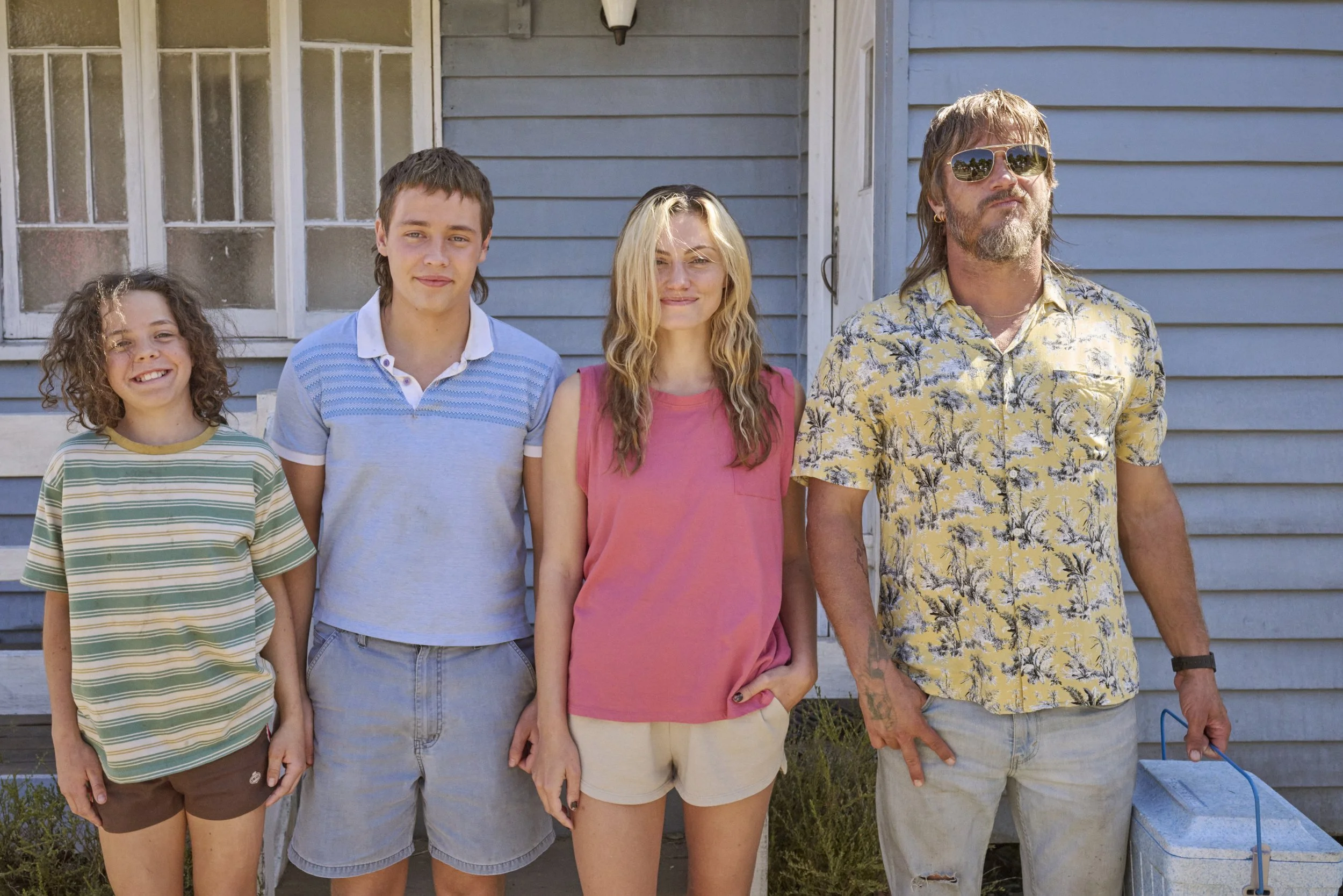 BoySwallowsUniverse_Netflix_220824_03_1941 1.jpg