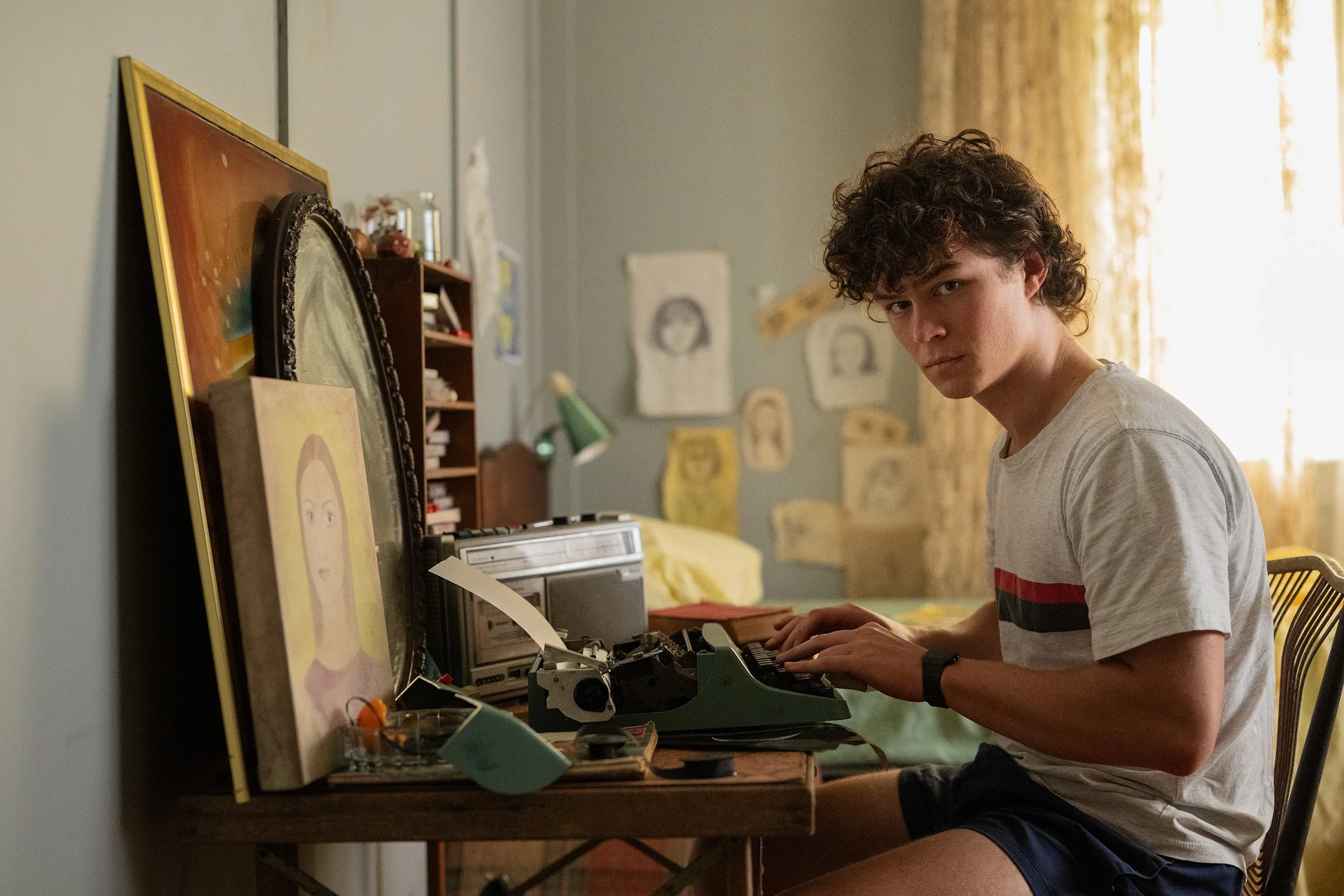BoySwallowsUniverseS1_Netflix_13138.jpg