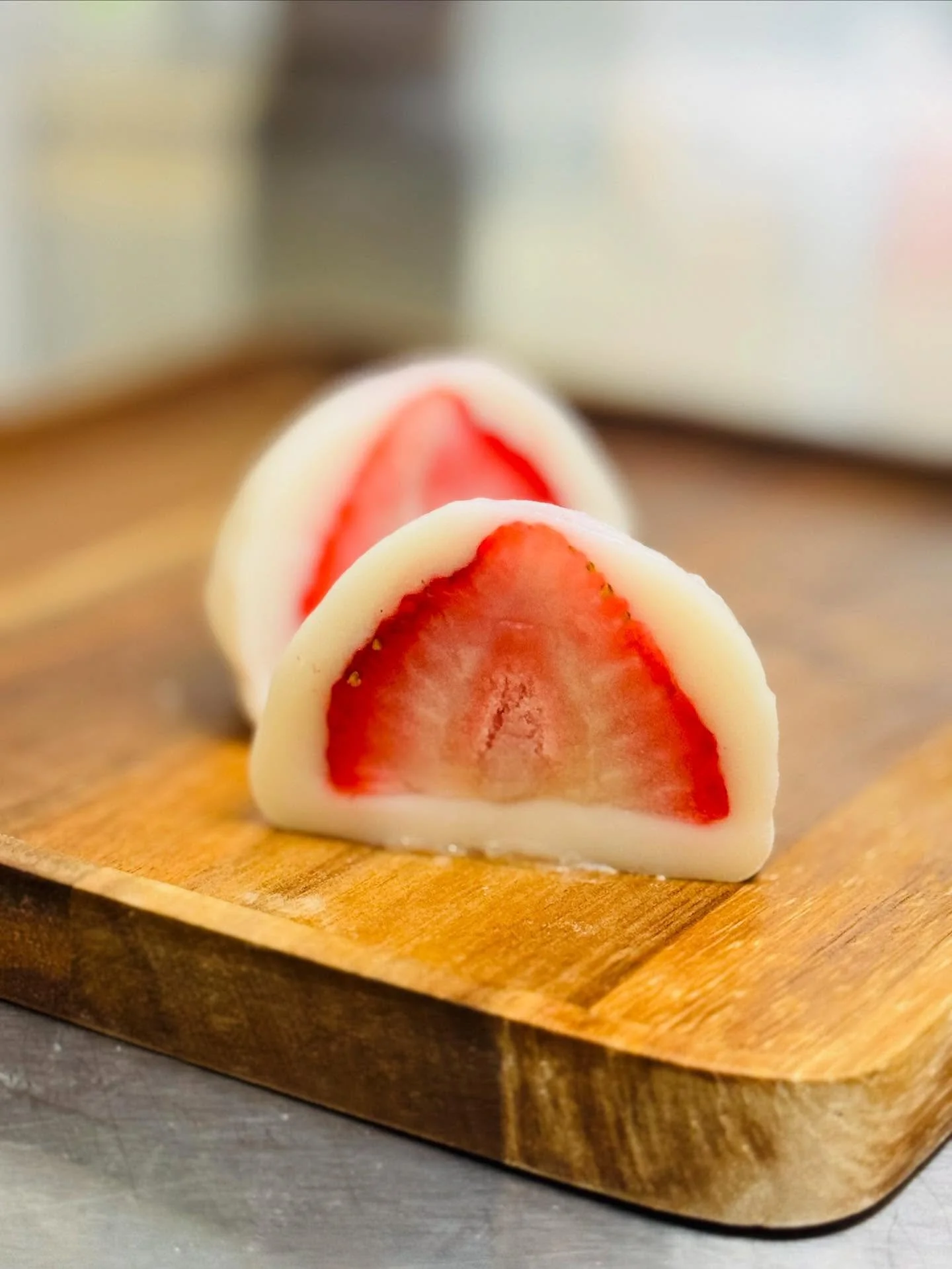Fresh. Strawberry. Mochi. It speaks for itself.

#Lomichi #Mochi #AsianDessert #SugarLand #LomichiDesserts #AsianInspiredDesserts #HandcraftedDessert #SweetEscape #DessertLovers #HoustonEats #SoftAndChewy #LomichiLove #StrawberryMochi #AsianDessert #