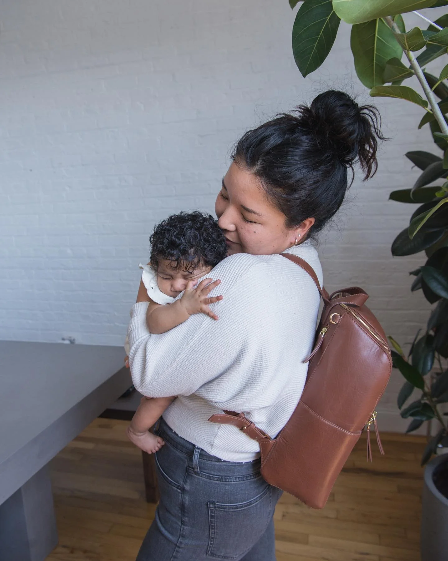 A sweet moment with this mama and her baby girl 💗