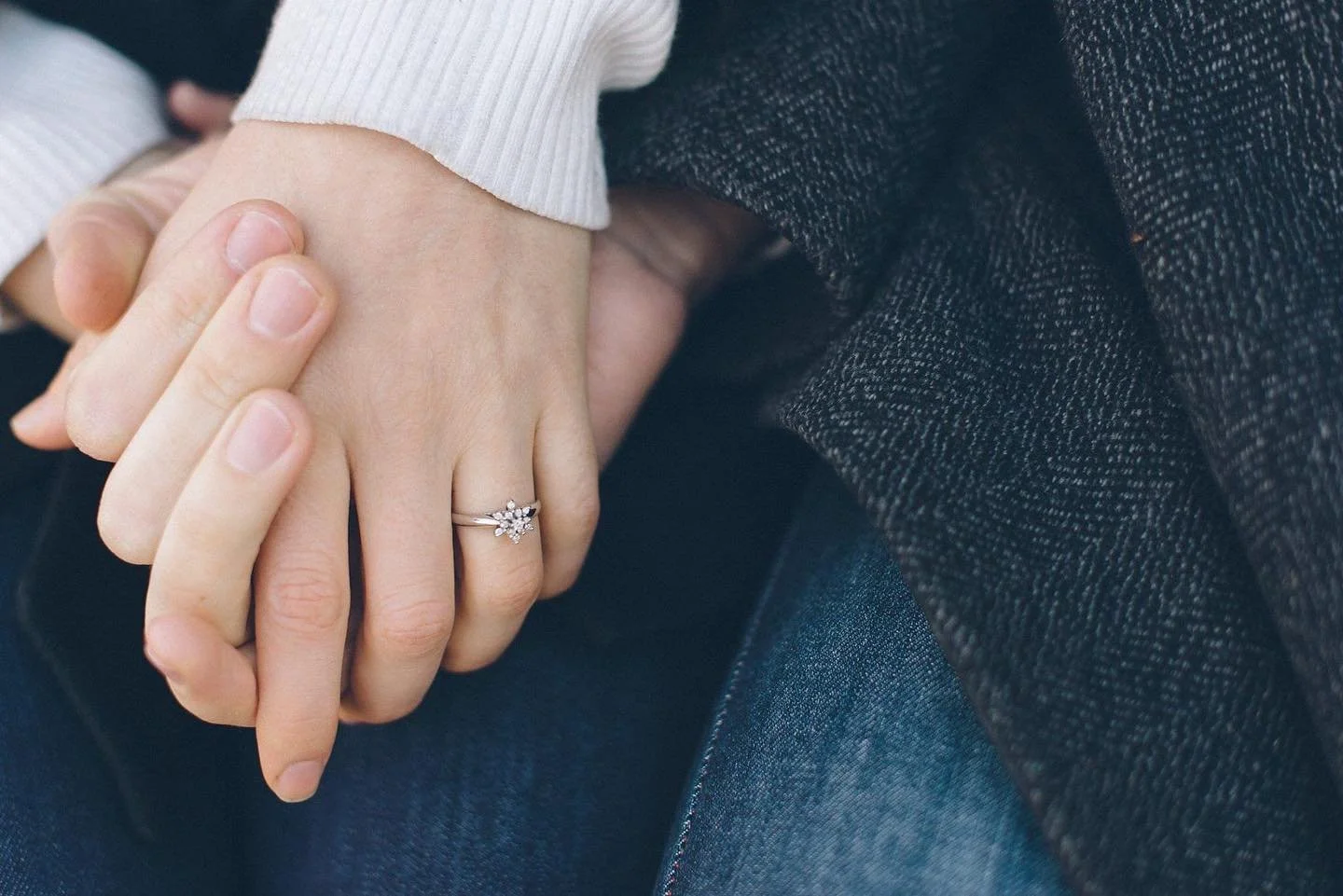 Love seeing unique engagement rings like this flower one 💍