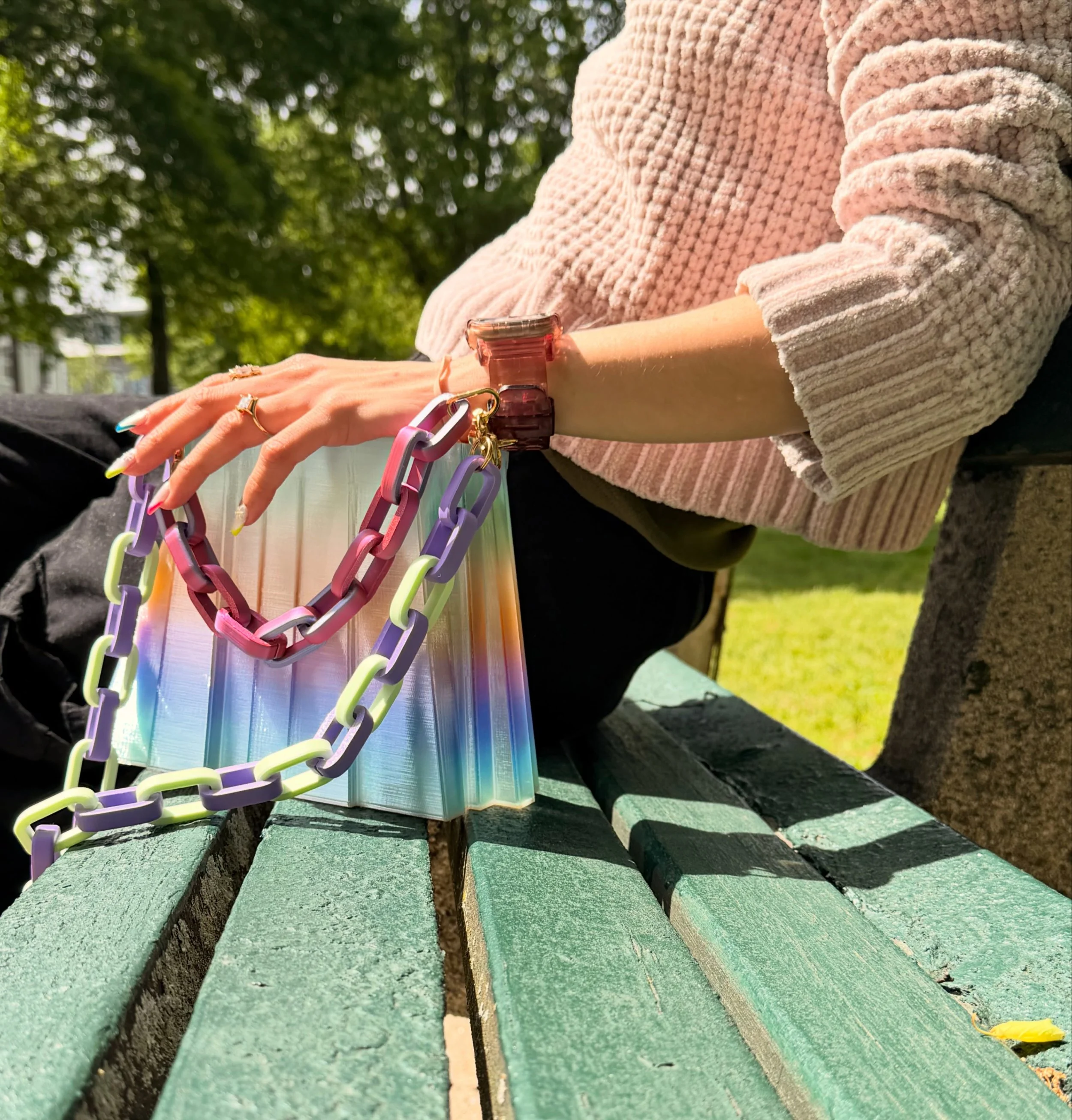 Made to feel like a daydream you can carry ✨✨
.
.
.

#wearableart #handbag #fashion #3dprinted #statementbag