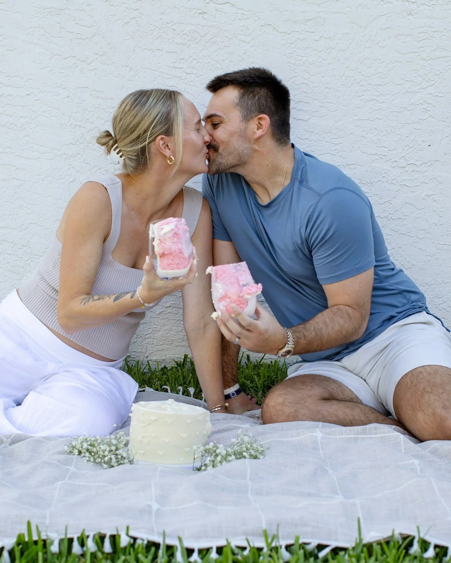 🌸A GIRLLLLL🌸

Doing a gender reveal was so sweet and I literally cried when they pulled the cake up lol! Can&rsquo;t wait to share the behind the scenes video from this 🥹 so excited for these new parents! 

#canonphoto #canonphotography #canon #ca