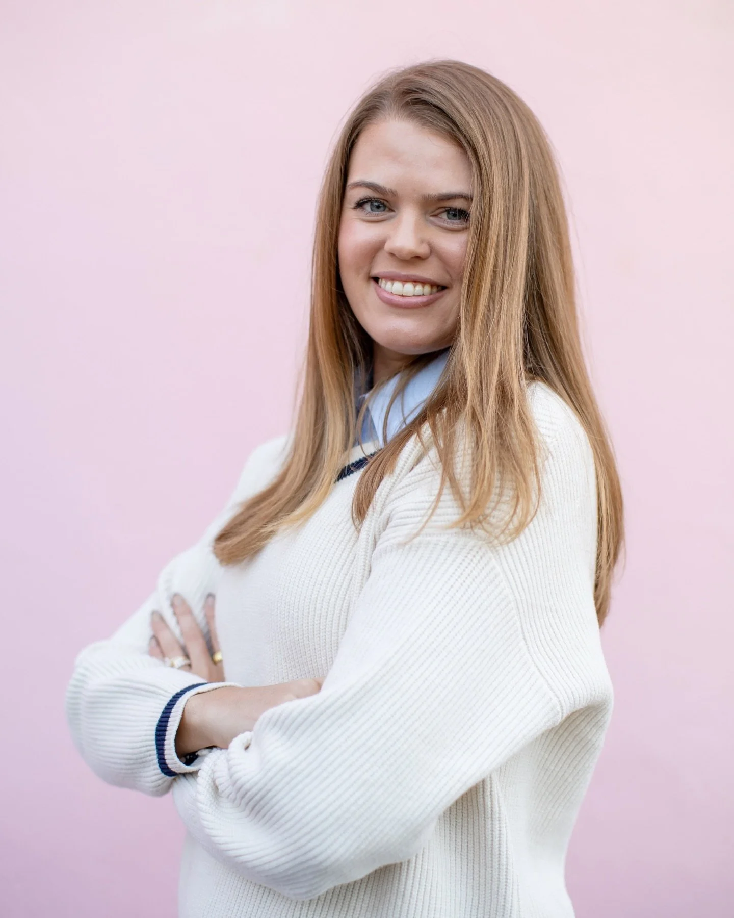 Headshots&hellip;but make them palm beach 💁&zwj;♀️🌴💕

My girl @aswelsh needed some headshots and we wanted something unique and fun. We walked around Palm beach after getting matcha and breakfast and found some AMAZING spots. Now I want my picture