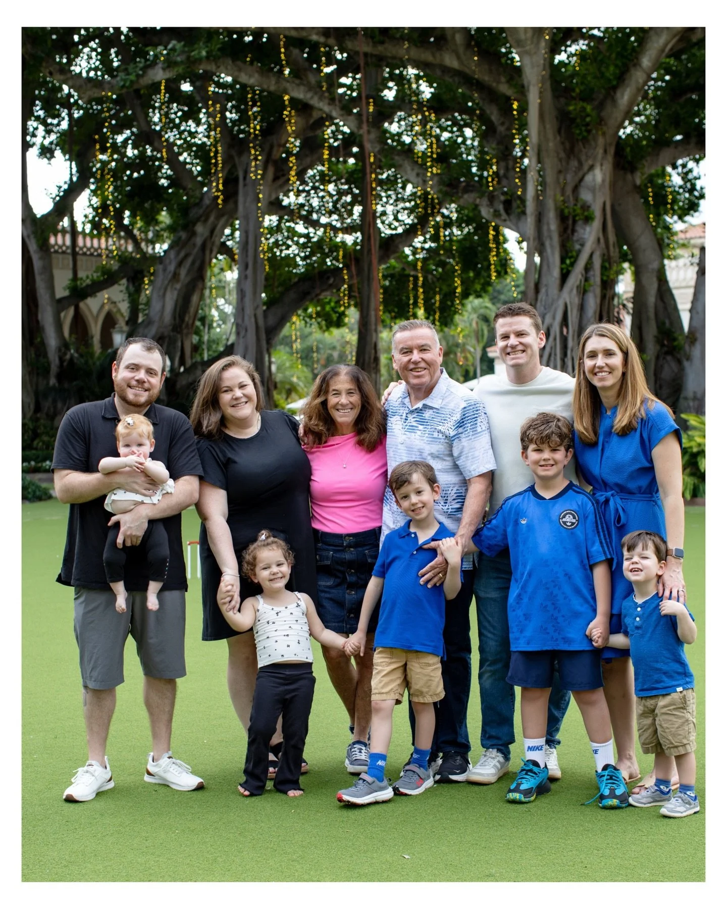 all the smiles sponsored by snacks!

I got to take these amazing shots of @kellimoransais and her family before Thanksgiving! We were missing one family (plane delays lol) but still was able to get that great shot for the memories. This was also my f