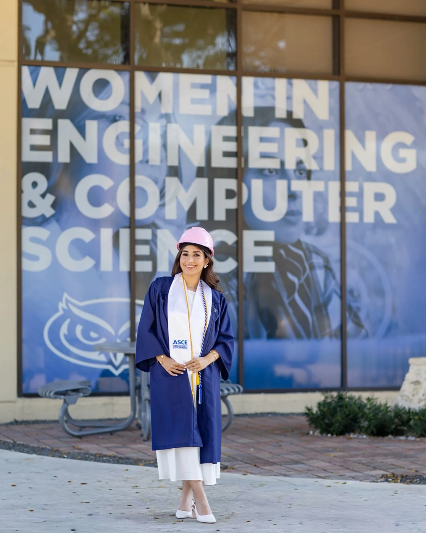 engineered the whole outcome @jasmineyasmin.e 

Jasmine aka @theconfident.engineer booked me back in November for her grad shoot and that&rsquo;s the kind of energy I need!! We clicked instantly, laughed, &amp; listened to @ellalangleymusic the whole