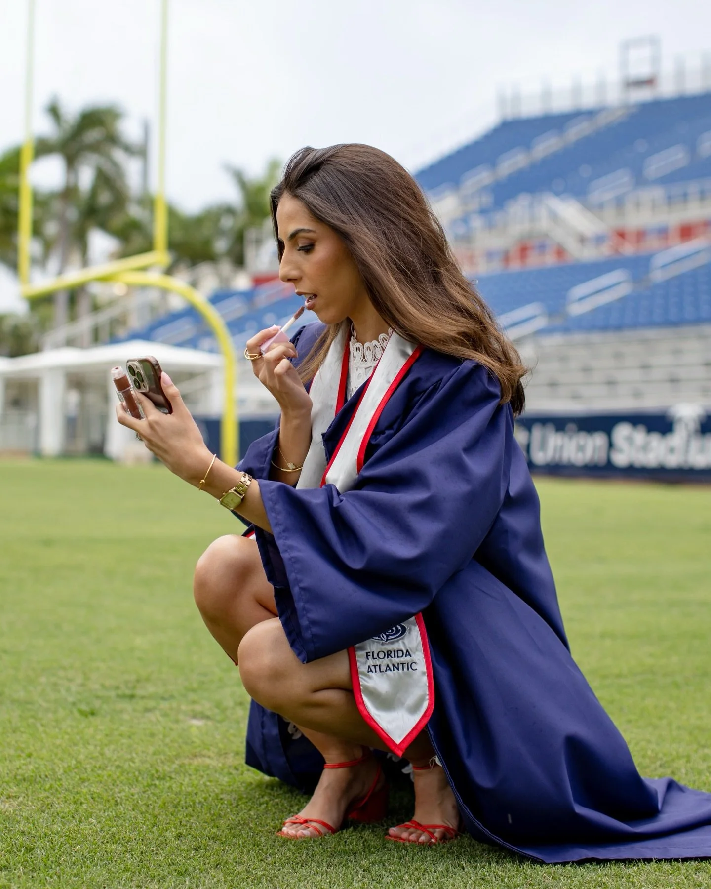 from drafts to degrees 📐🏛️

@ana__araujo14 is going to be an architect and to say I&rsquo;m obsessed with her (and the pink hat) is an understatement! So proud of you Ana! This was such a fun photoshoot 💖 @floridaatlantic @canonusa 

#faugraduatio