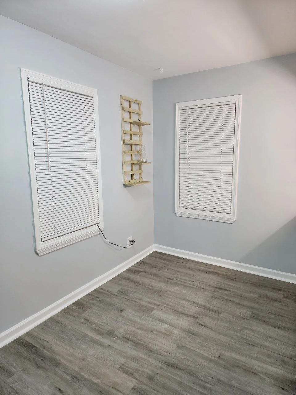 INSTALACIÓN DE MOLDING BASEBOARD.jpg