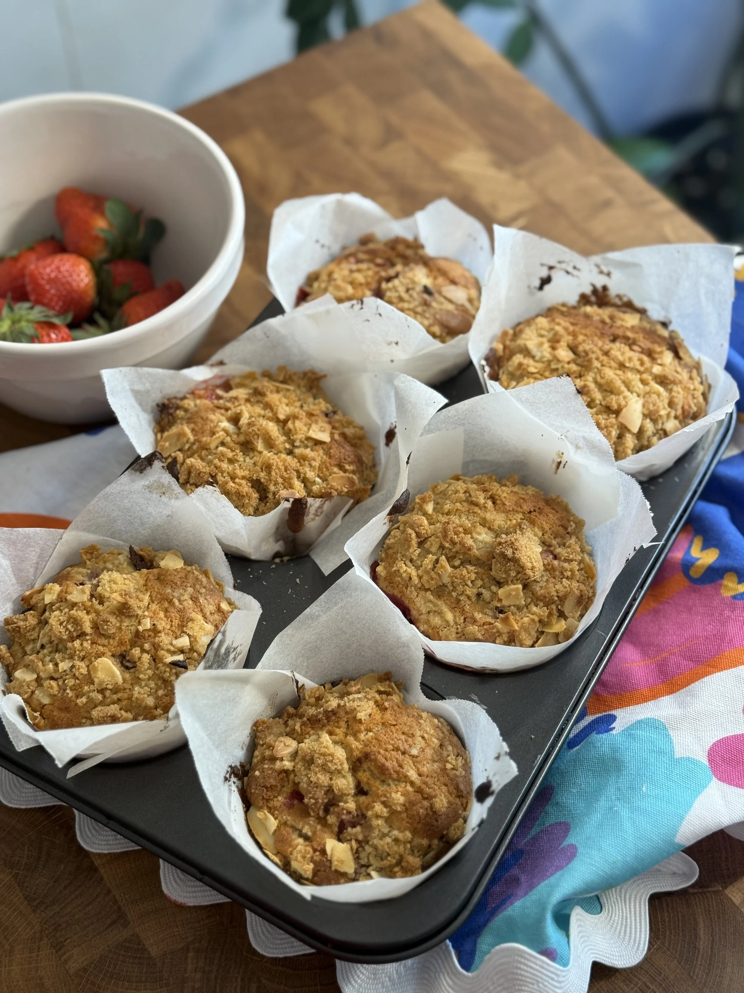 Strawberry &amp; Almond Big Muffins with Crunchy Almond Streusel