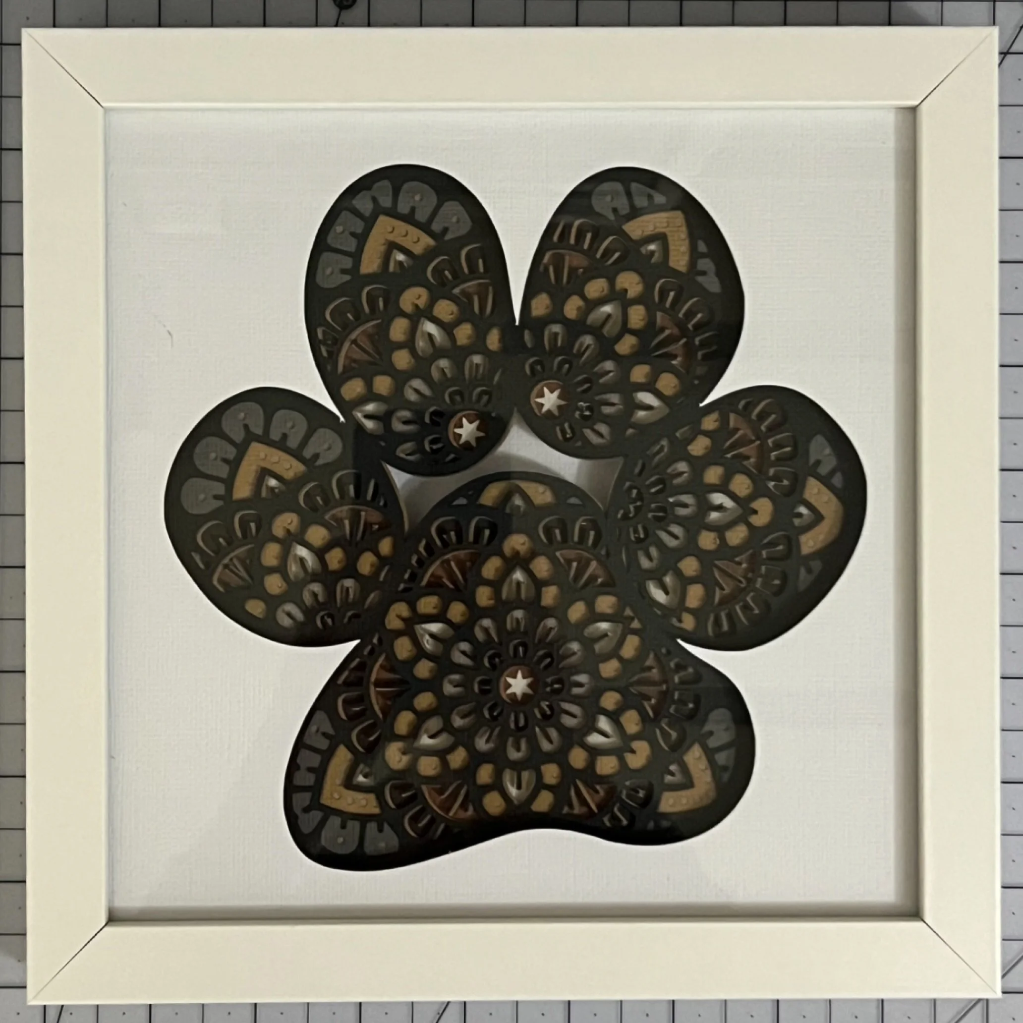 Just a little Mandala fun. I enjoyed contouring out the layers to give this paw print some dimension. It&rsquo;s 9 layer and available in Cricut Design space. Link to the project below 👇 

https://design.cricut.com/landing/project-detail/67fb0e173d0