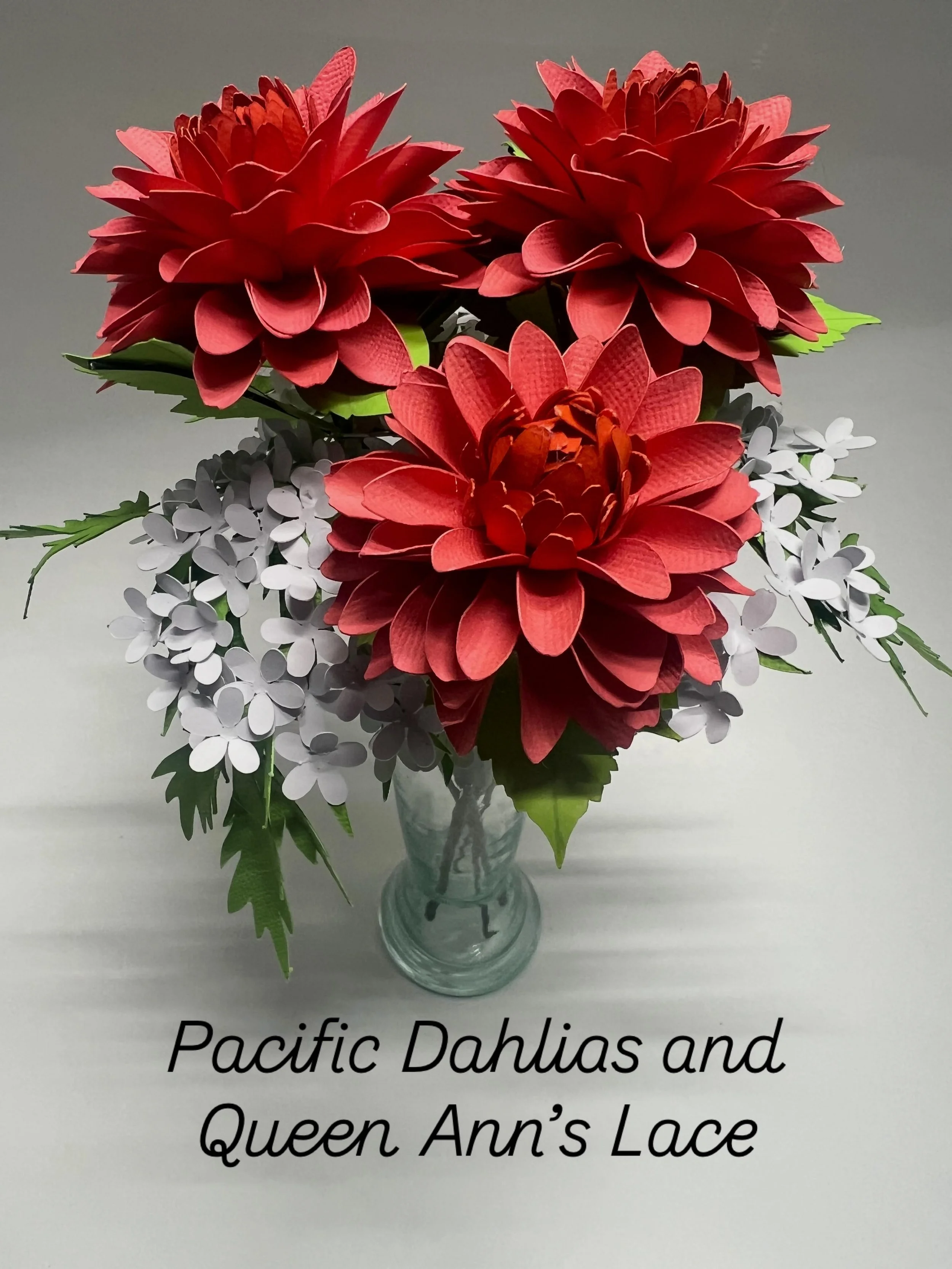 Paper flowers from Abbi Kirsten&rsquo;s Paper Flower Fest. Pacific Dahlia&rsquo;s and Queen Ann&rsquo;s Lace. #paperflowers #papercrafts #dahlia #paperdahlia