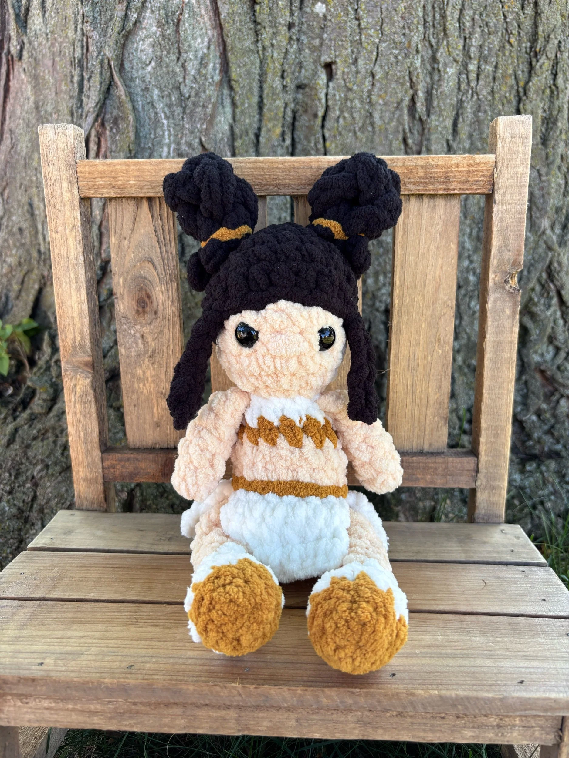 Handmade crochet K-pop doll, Zoey with black hair