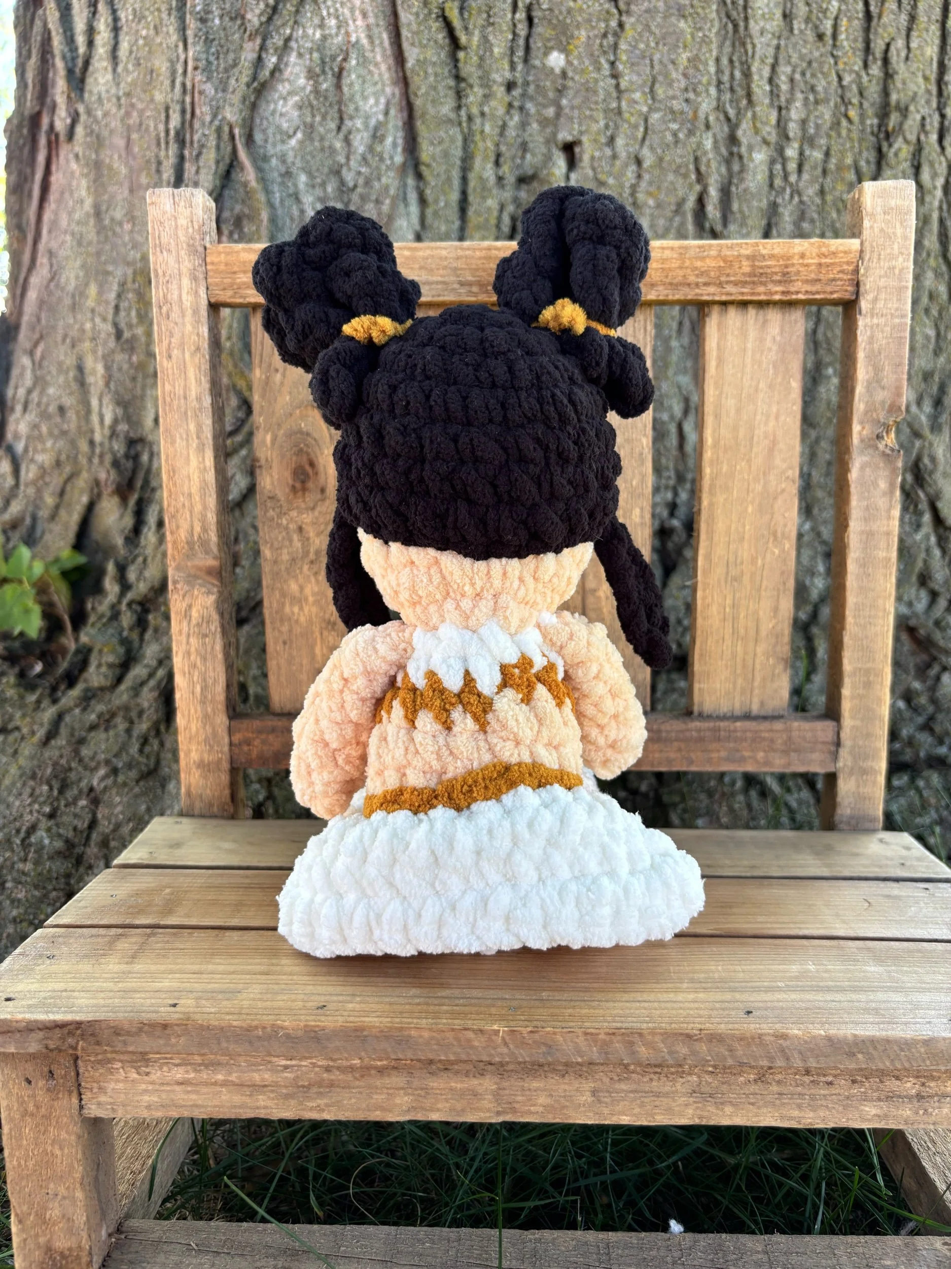 Handmade crochet K-pop doll, Zoey with black hair