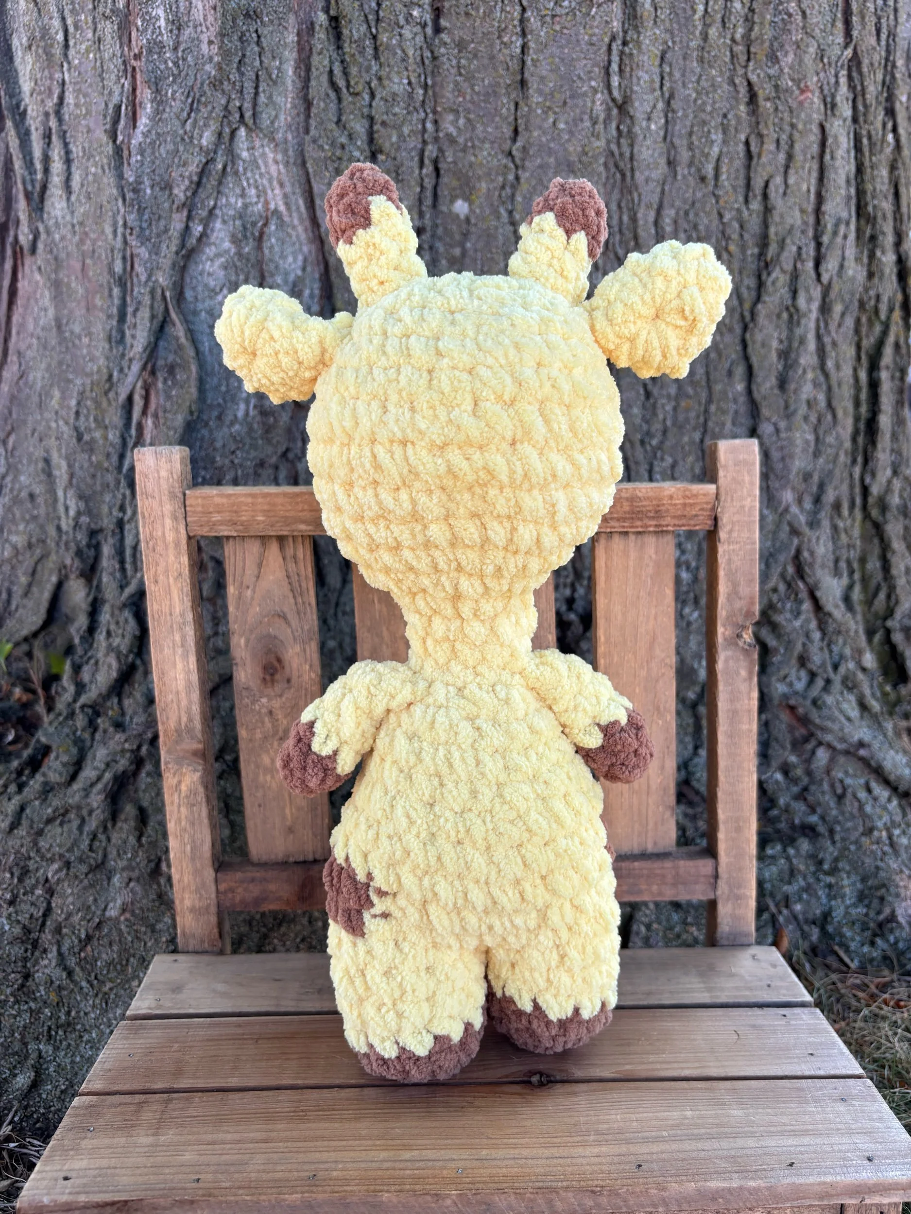 Back of handmade crochet giraffe plushie